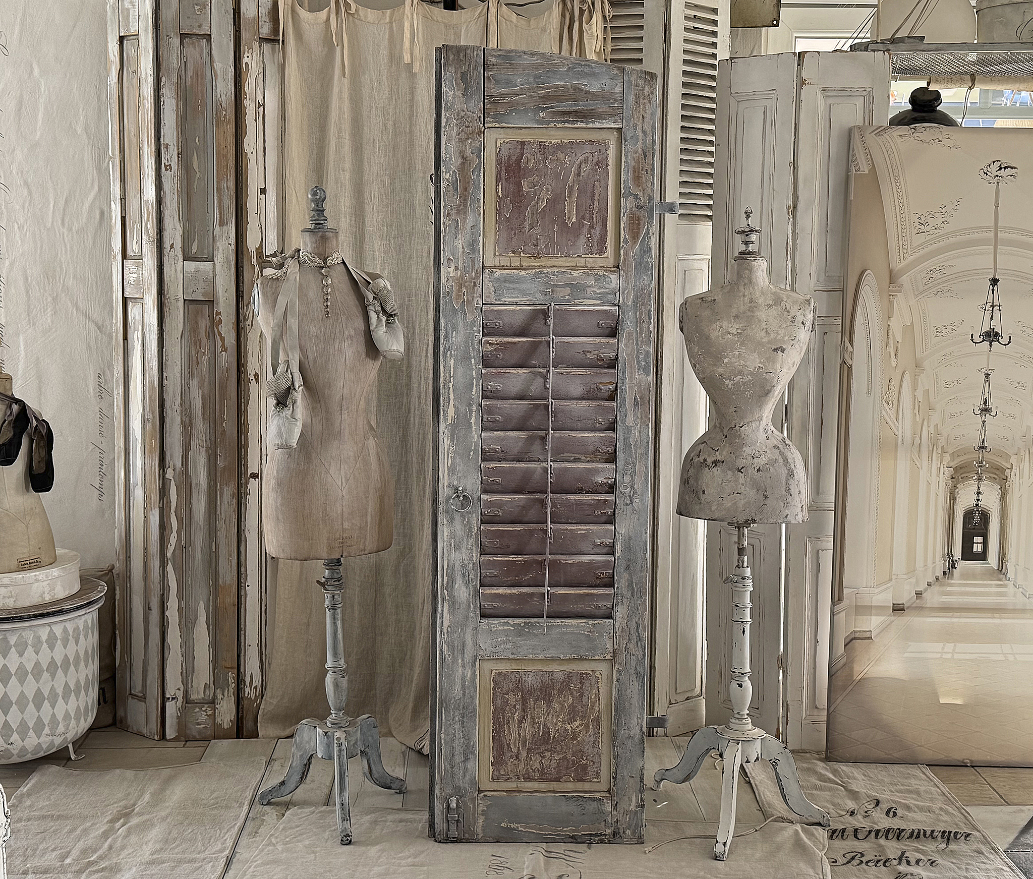 Großer antiker Fensterladen-Frankreich***