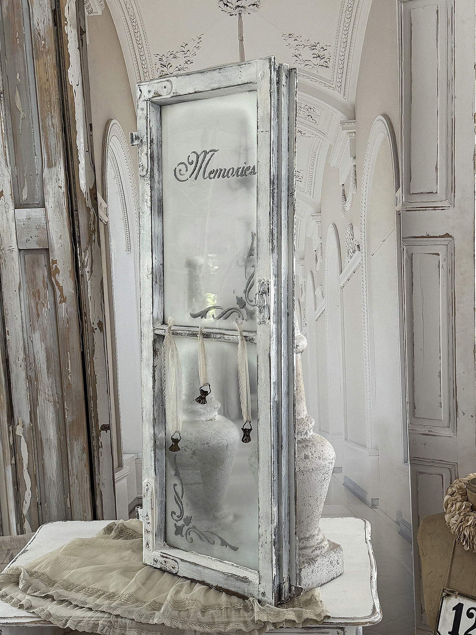  Antikes Sprossenfenster – Memo-Board Memories***