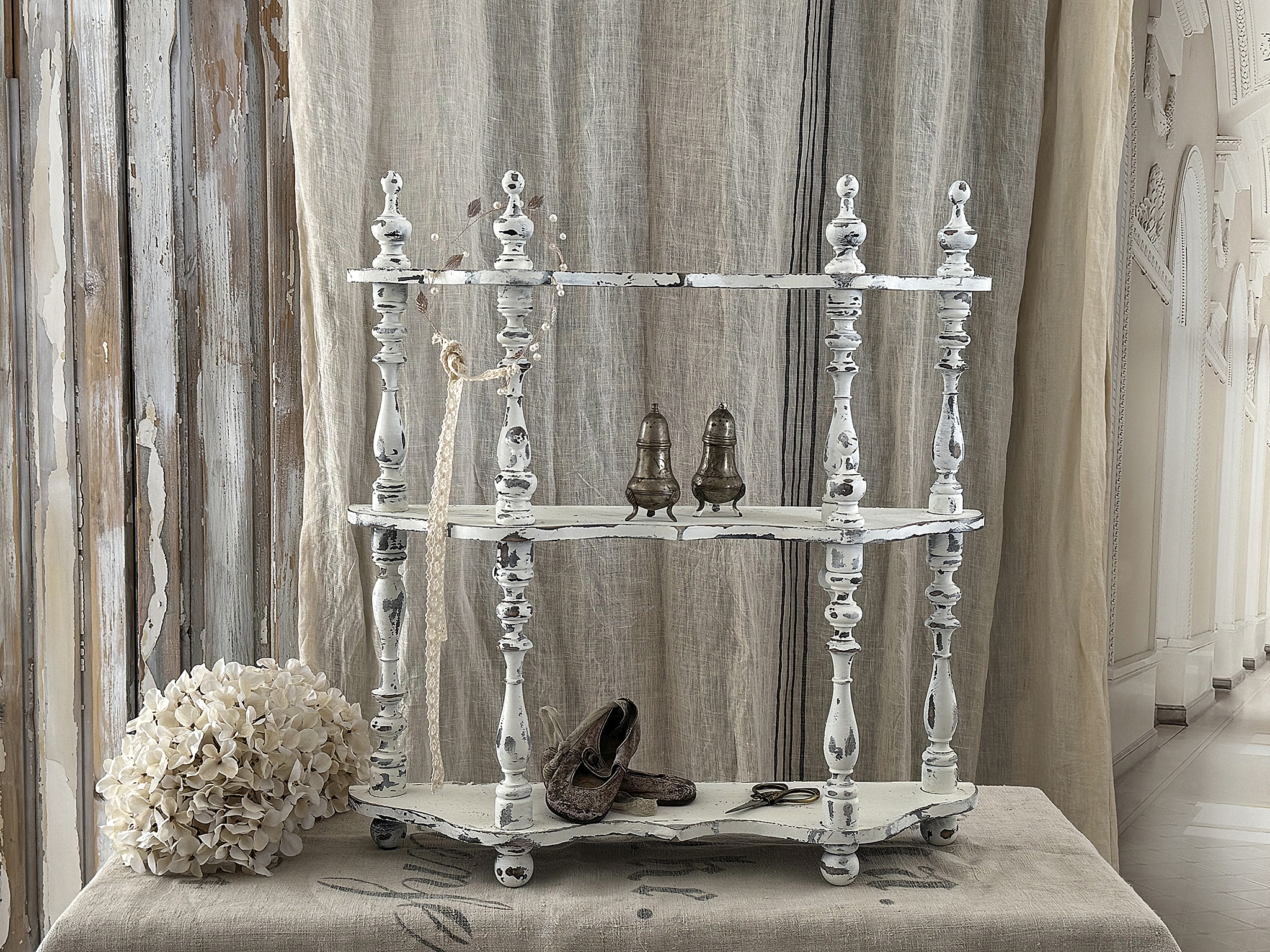 Süßes antikes Gründerzeitregal aus Holz mit wunderschönem Shabby-Chic-Charme***