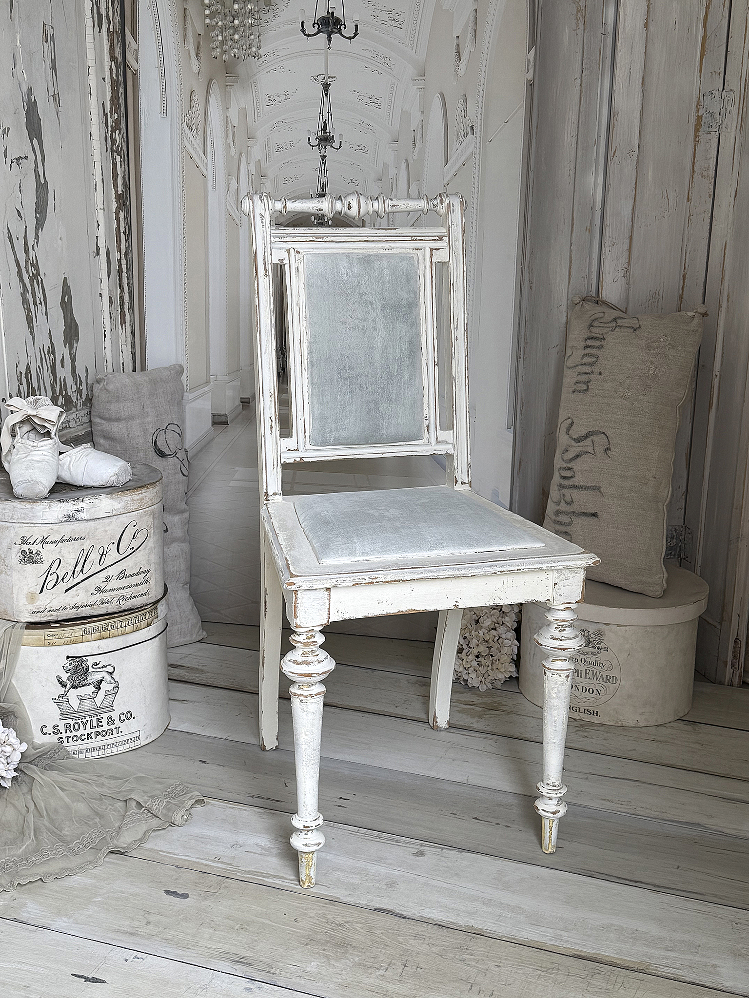 Antiker Gründerzeitstuhl mit Polster ***