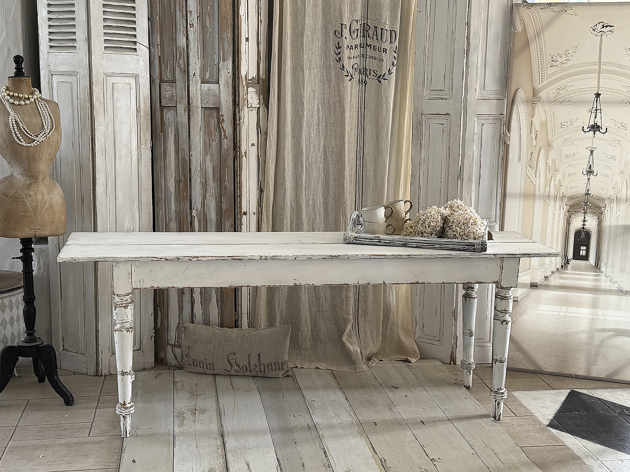 Antiker Wirtshaustisch im Shabby-Chic***