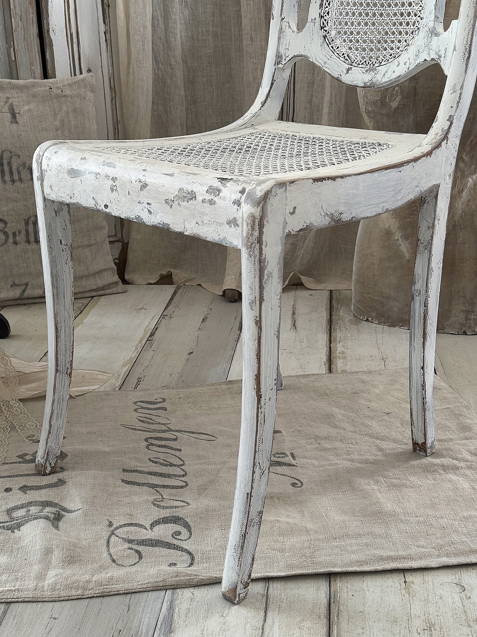 Antiker Biedermeier-Stuhl mit Wiener Geflecht – Shabby-Chic mit Charakter***