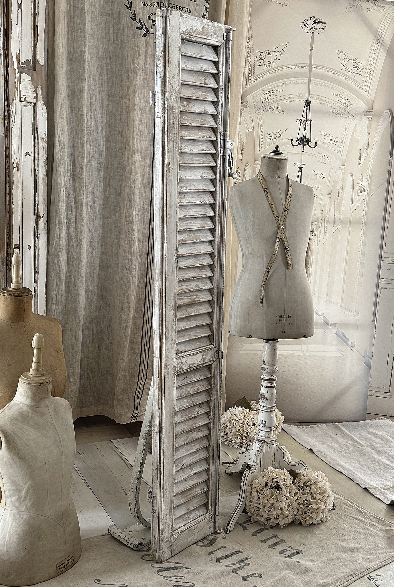 Antiker Lamellenladen aus Frankreich – Liebhaberstück