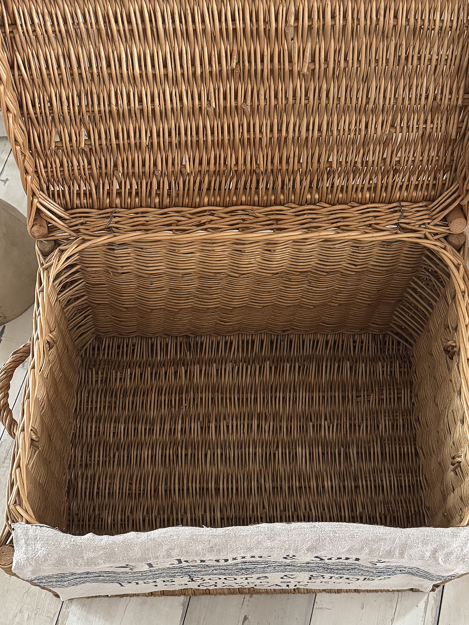 Großer Vintage-Weidenkorb mit Klappdeckel ein charaktervolles Einzelstück für eure Wohnwelt***