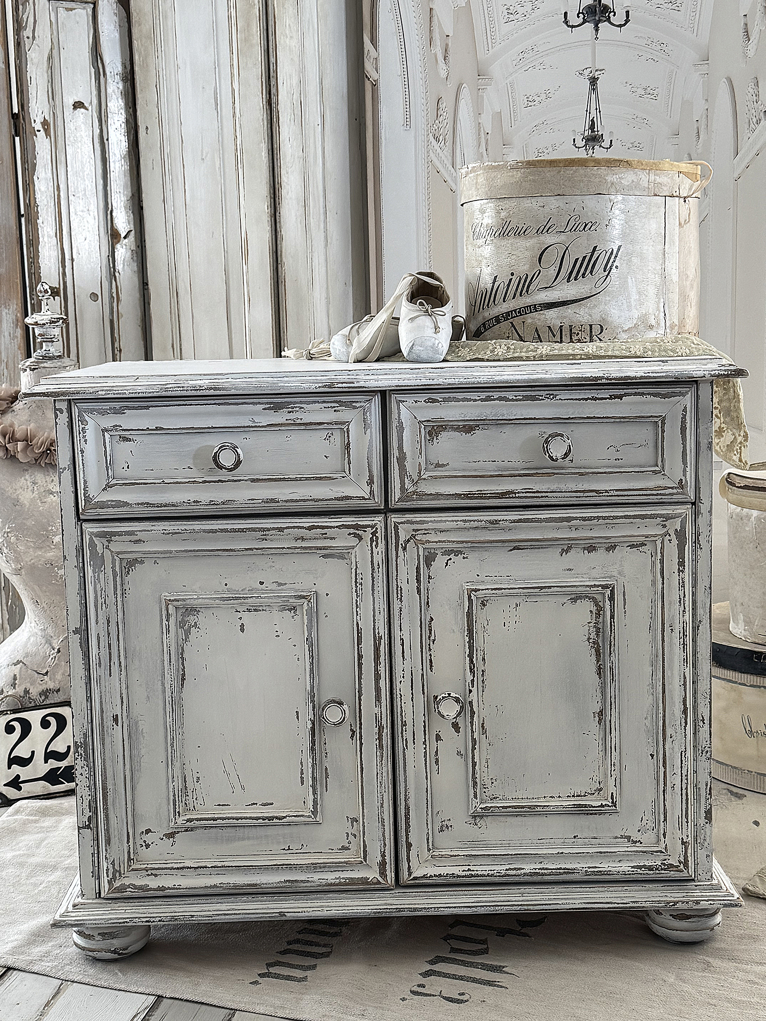 Vintage Kommode aus massiver Eiche – Shabby Chic Schränkchen in Weiß – Landhausstil***