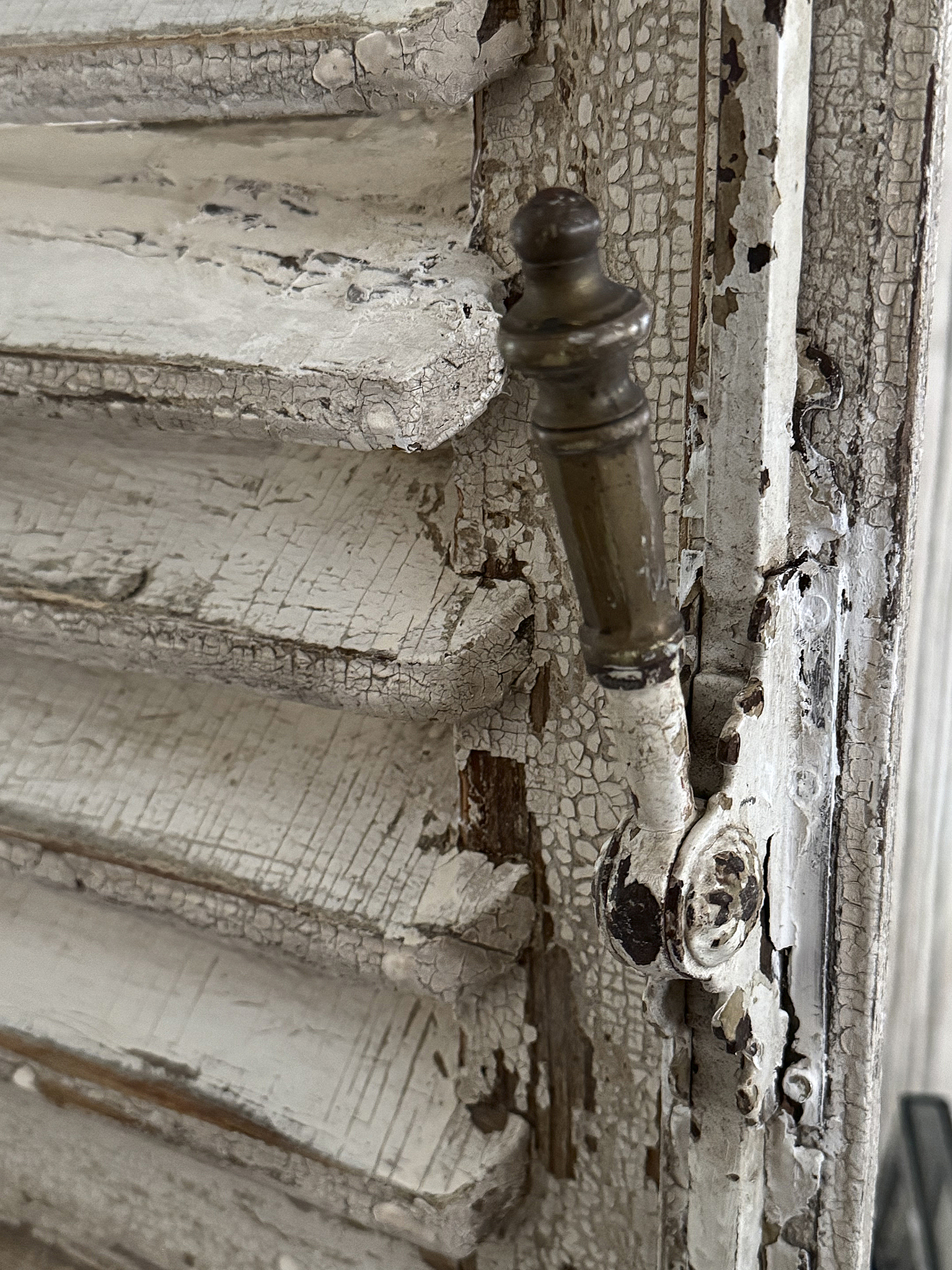 Großer antiker Lamellenladen mit Hebelgriff***