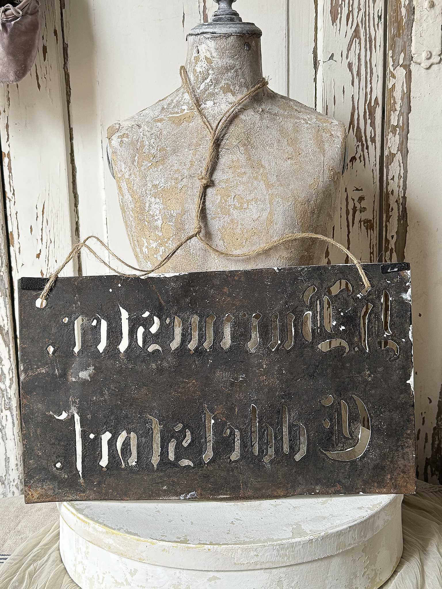 Antike Eisen-Schablone mit Patina & altdeutscher Schrift***