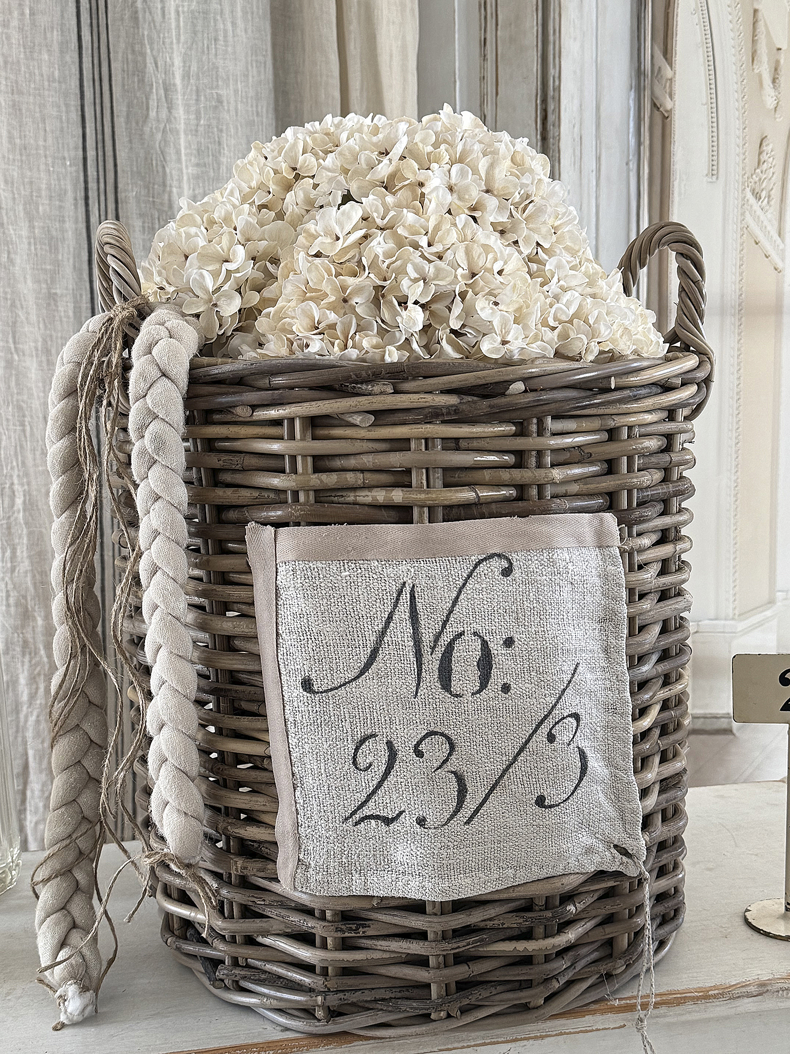 Großer Naturweidenkorb mit Leinenschild – L Shabby Chic***