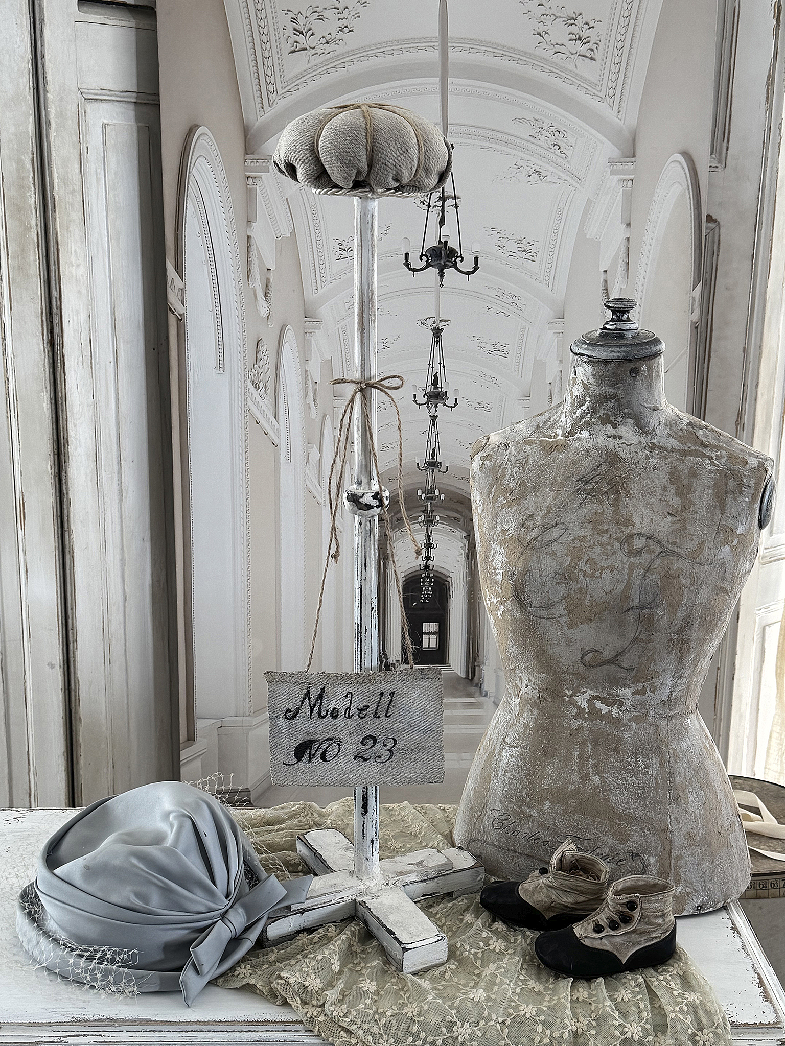 Alter Hutständer aus Holz mit Leinenpolster – Shabby Chic – Vintage – Nostalgischer Charme***