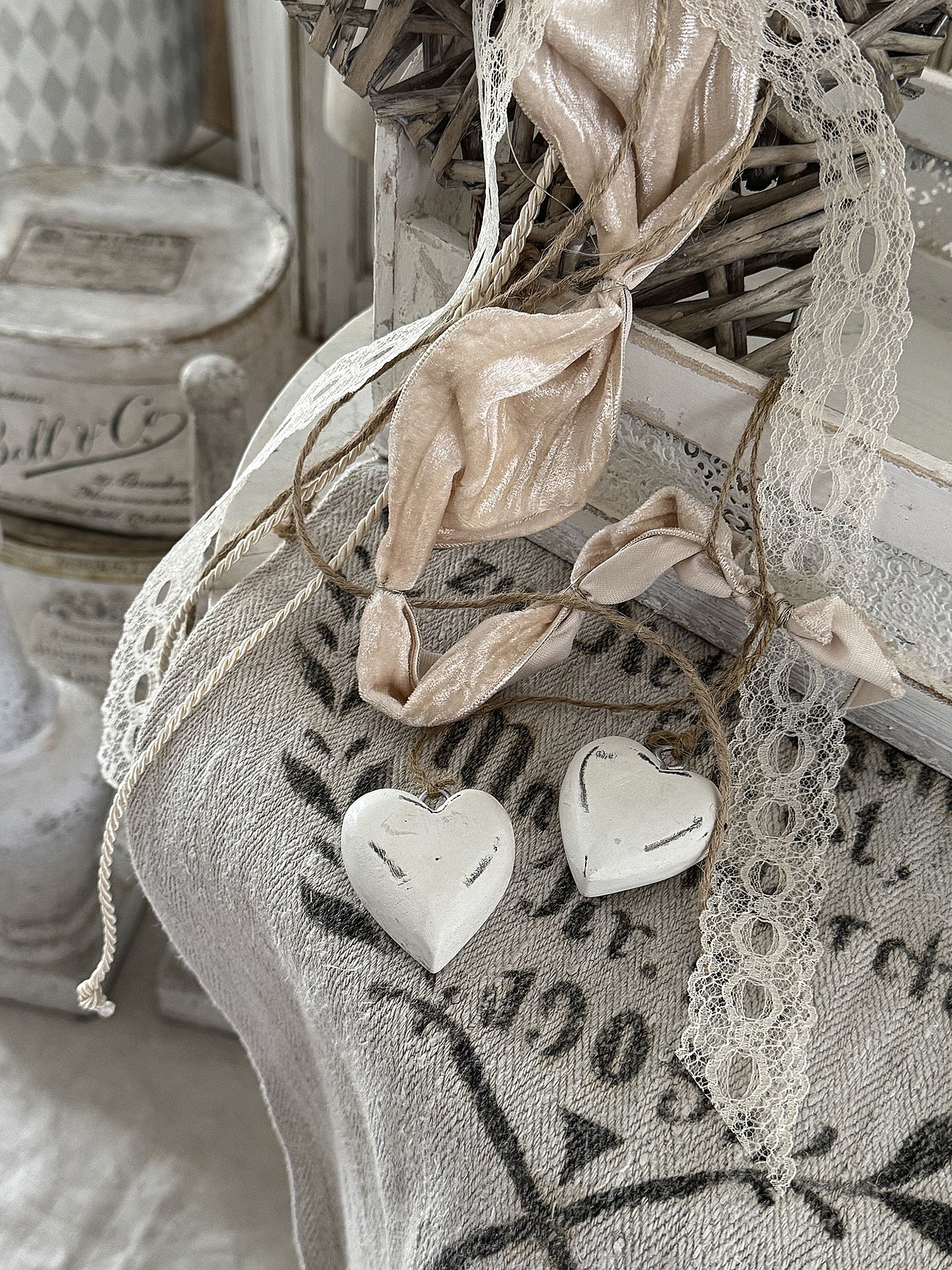 Holzkorb mit Herz Boho***