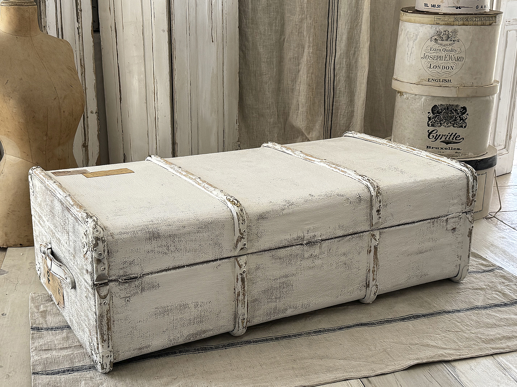 Wunderschöner nostalgischer Überseekoffer mit Holzstreben – Shabby Chic***