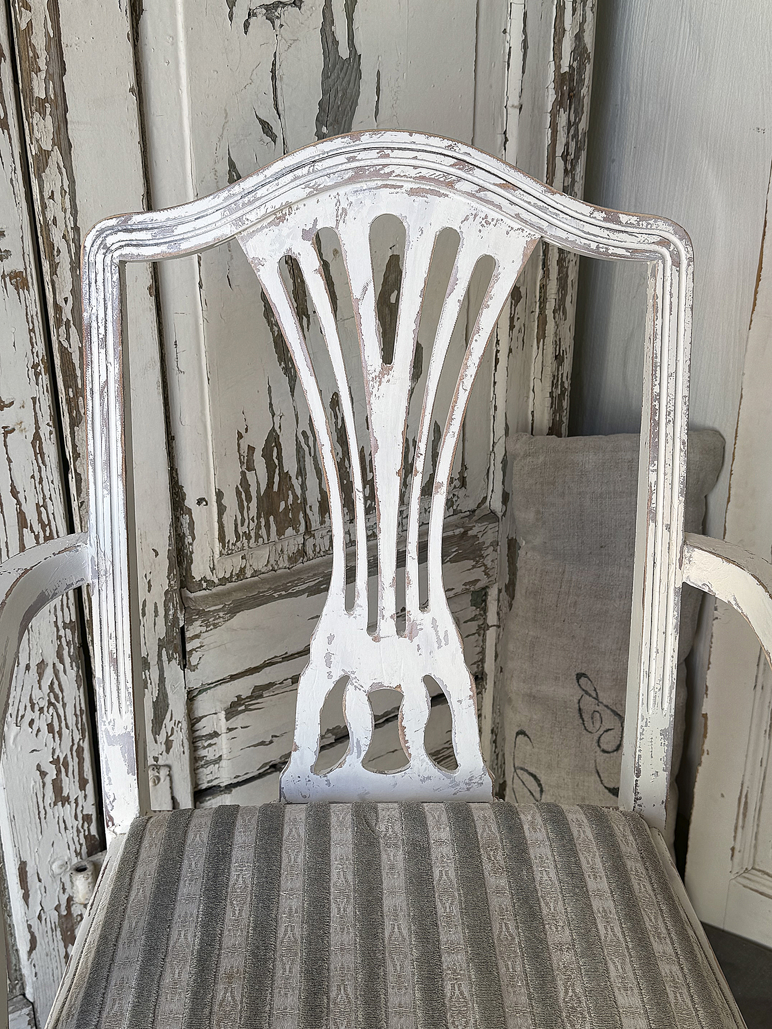 Wunderschöner alter Armlehnstuhl mit Sitzpolster