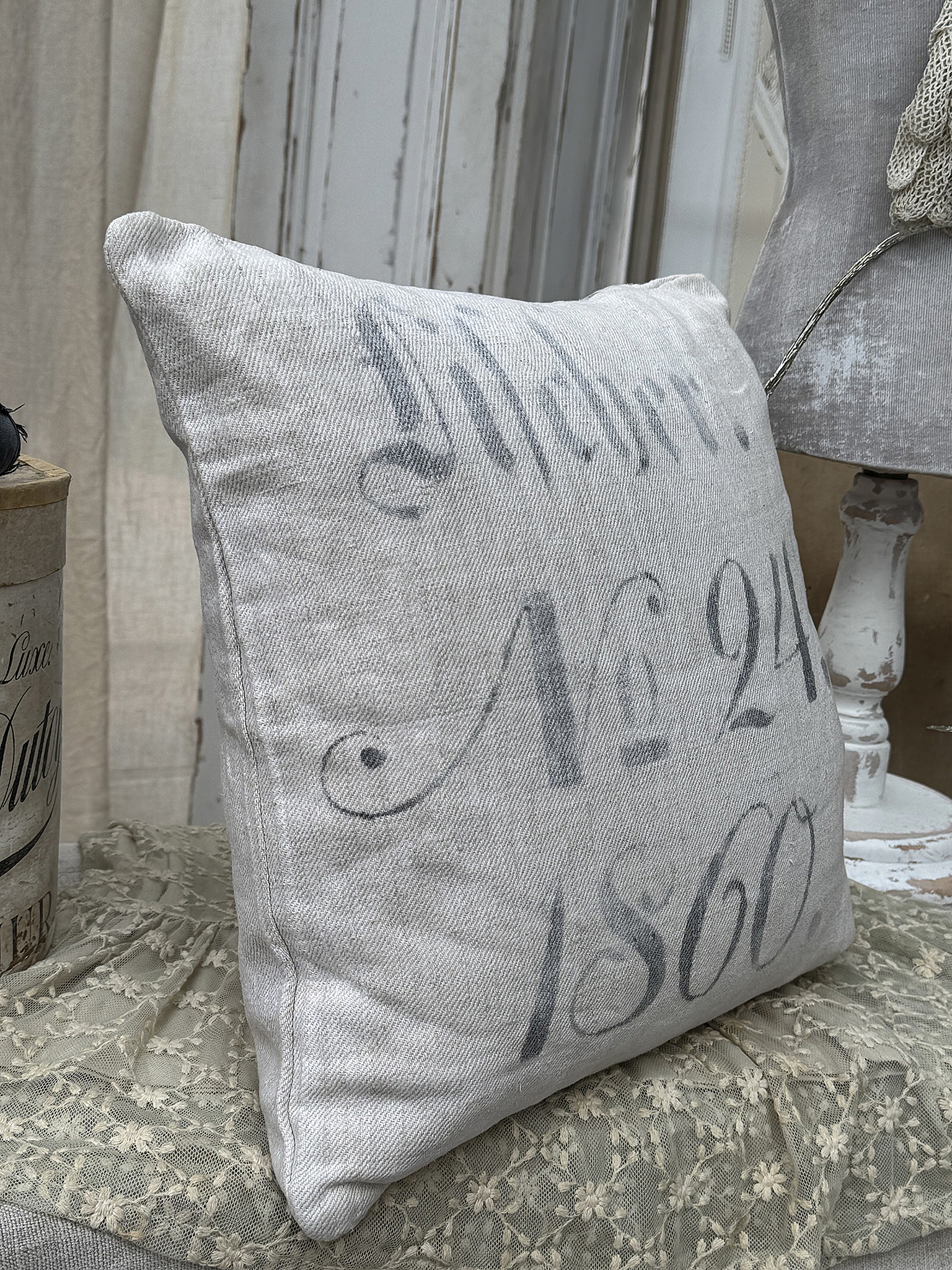 Dekoratives Kissen aus Leinen mit aufgedrucktem Vintage-Design und Jahreszahl 1860