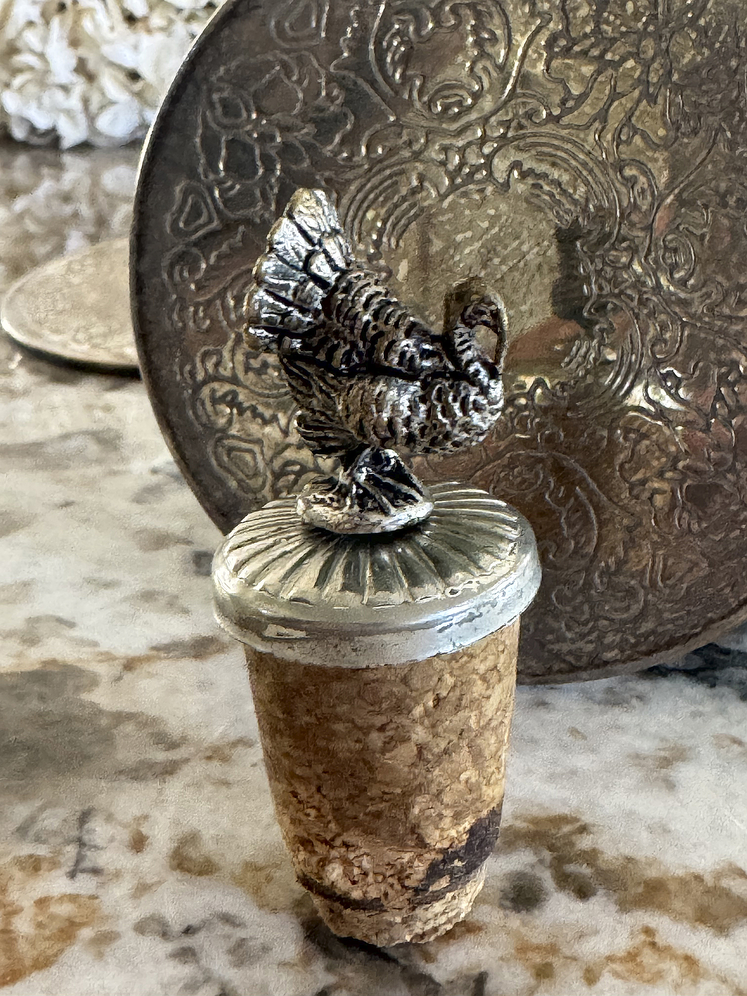 Antikes Vintage-Konvolut mit Glasflasche & Untersetzern aus Hotelsilber***