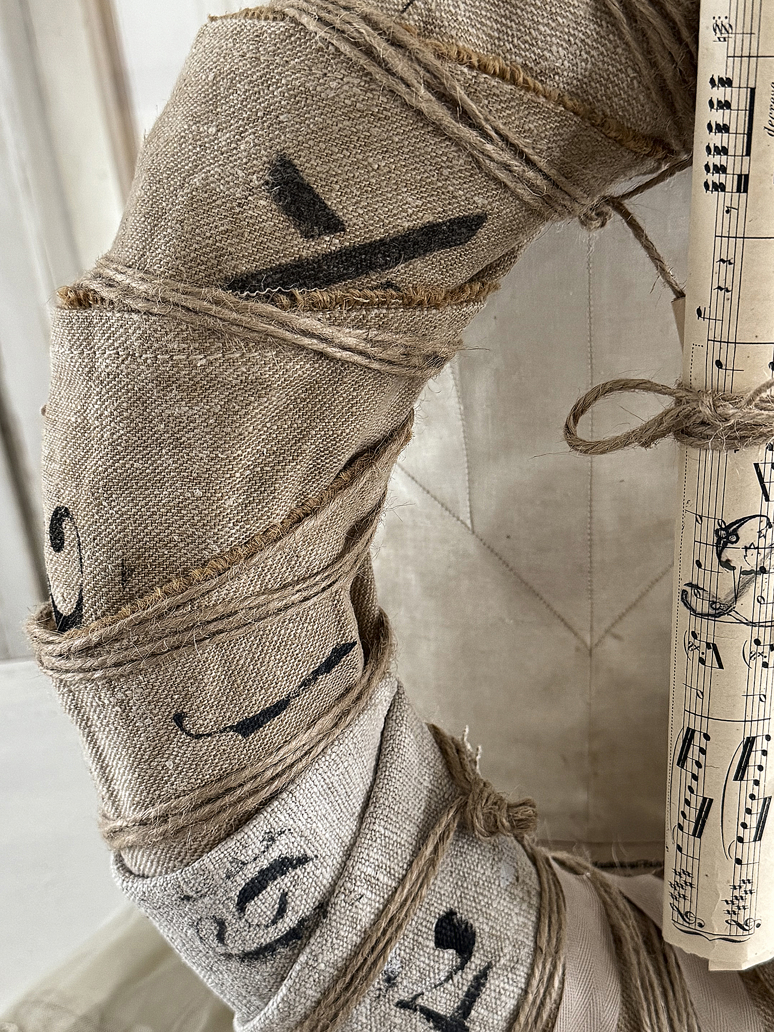 Individueller alter Mehlsack-Kranz mit Notenblättern***