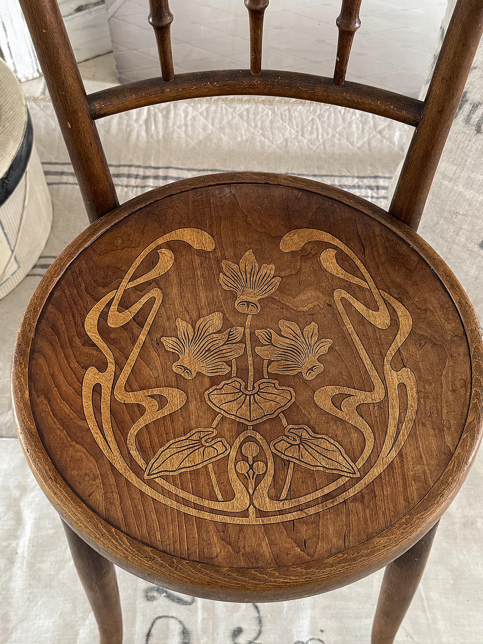Wunderschöner Jugendstil-Bugholzstuhl mit floraler Einlegearbeit***