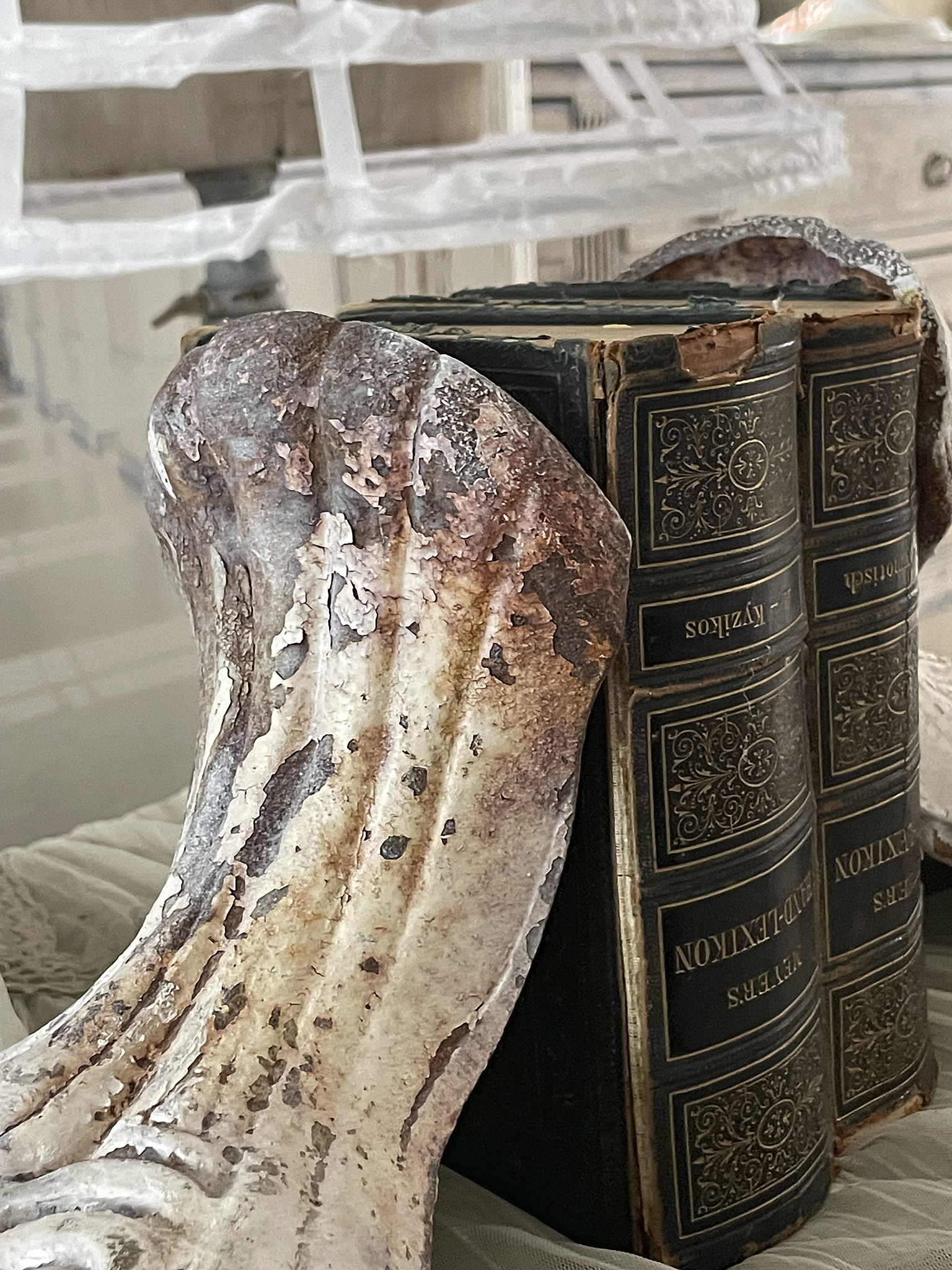 Antike prunkvolle Eisenfüße Deko-Objekt***