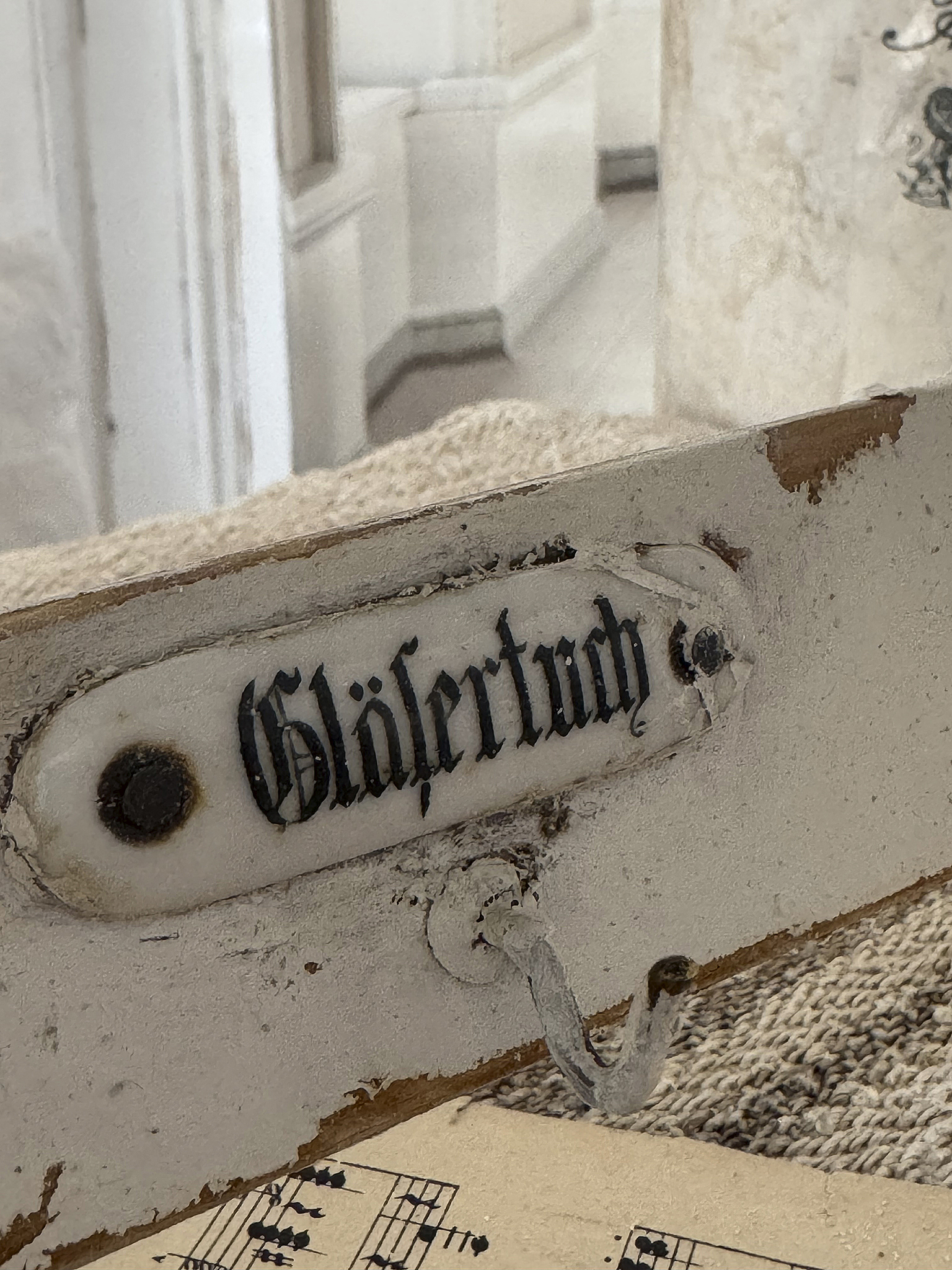 Reserviert! Wunderschönes Gründerzeitregal mit Schildchen und Staufach *** Reserviert! Wunderschönes Gründerzeitregal mit Schildchen und Staufach ***