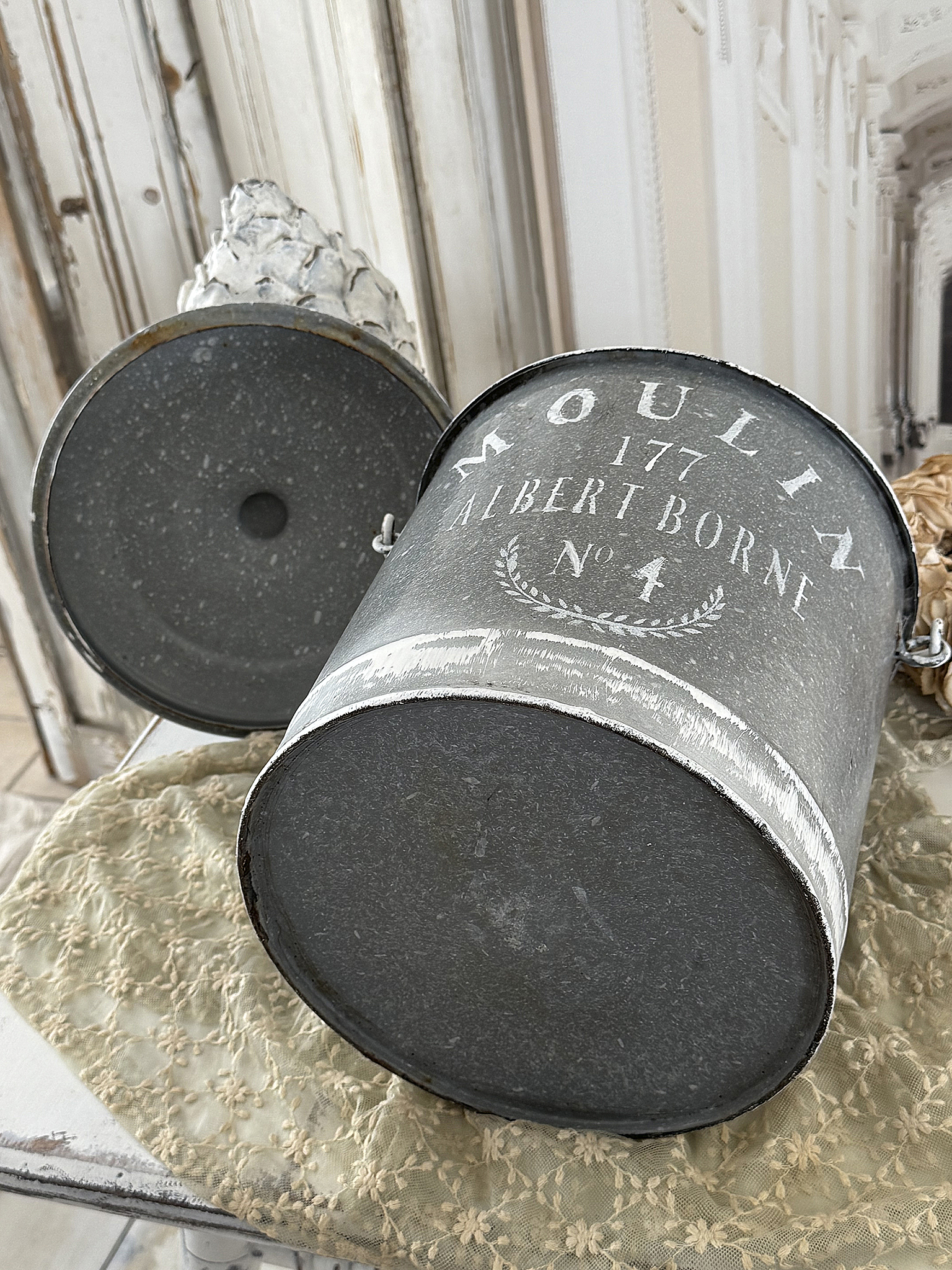 Alter Emaille-Eimer mit Deckel im Shabby Chic und französischem Schriftzug***