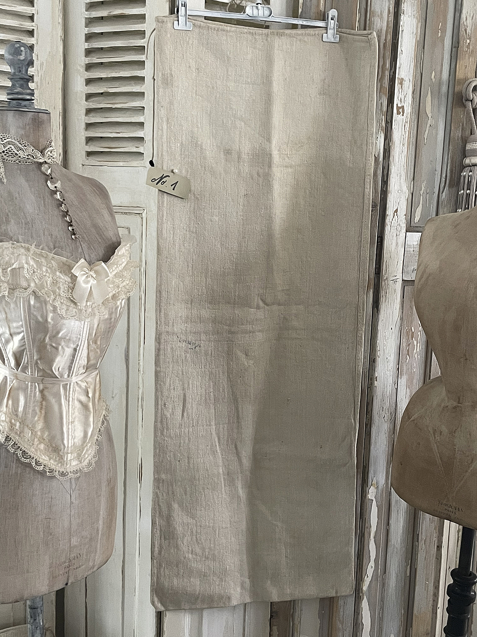 Restaurierte Leinwand im Vintage-Stil für kreative Nähprojekte
