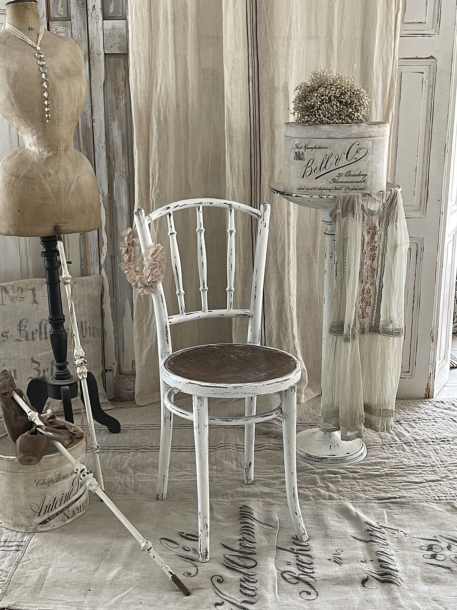 Antiker Thonet Bugholzstuhl Shabby-pur***