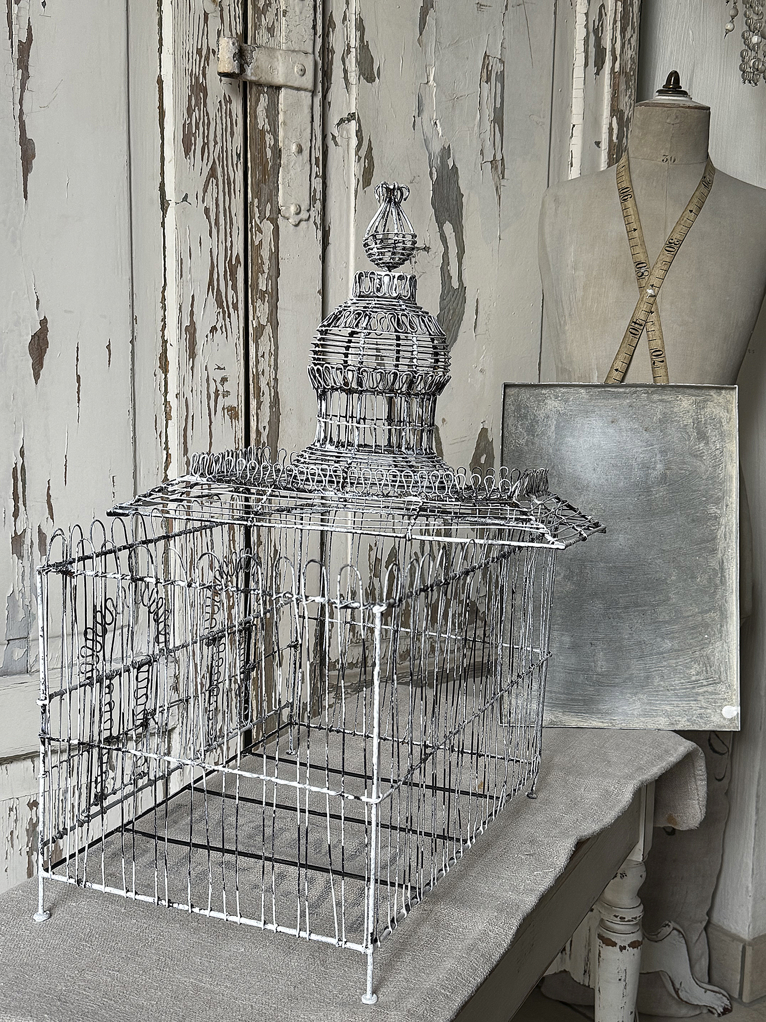 Zauber der Vergangenheit – antiker französischer Vogelkäfig***