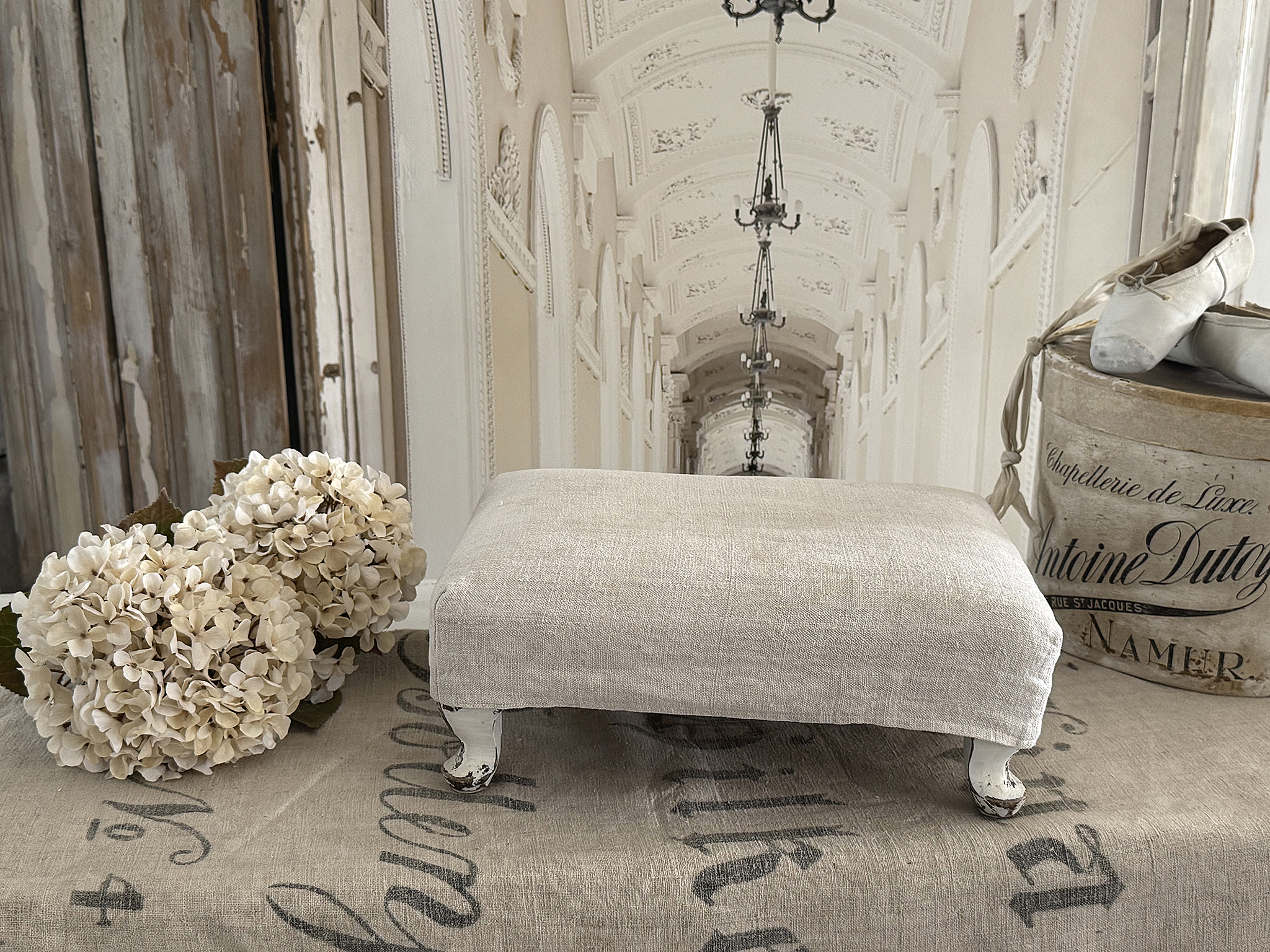  Verwandlungskünstler im Shabby-Look – Alter Gobelin-Fußhocker***