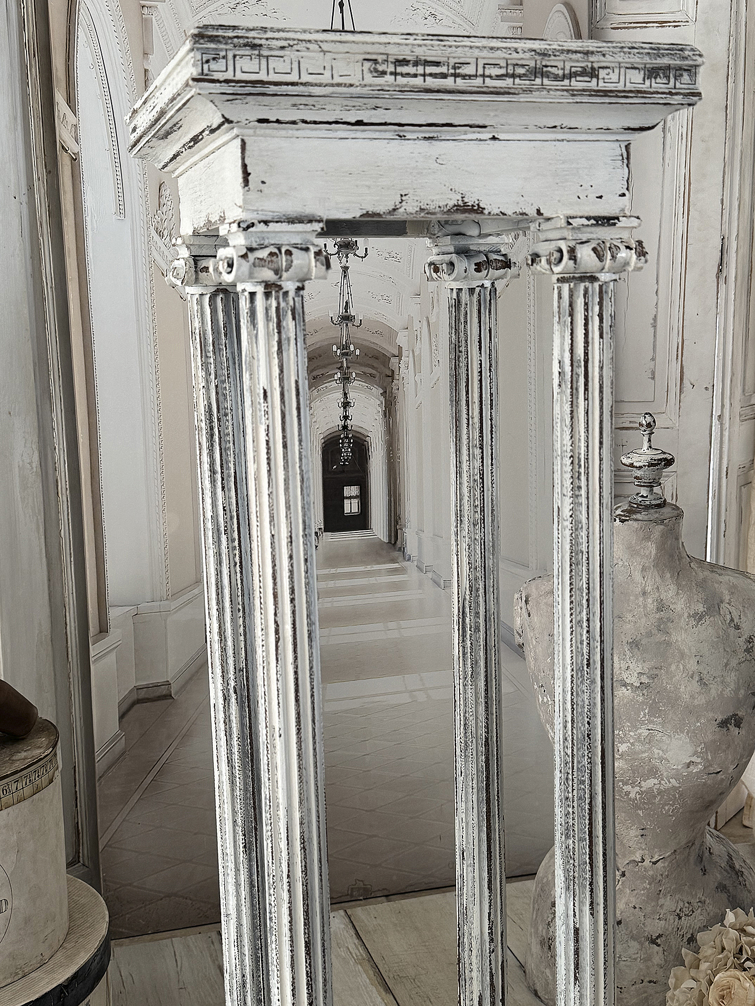 Antikes Shabby-Chic Standsäulenregal aus Vollholz – ein außergewöhnliches Liebhaberstück*** 