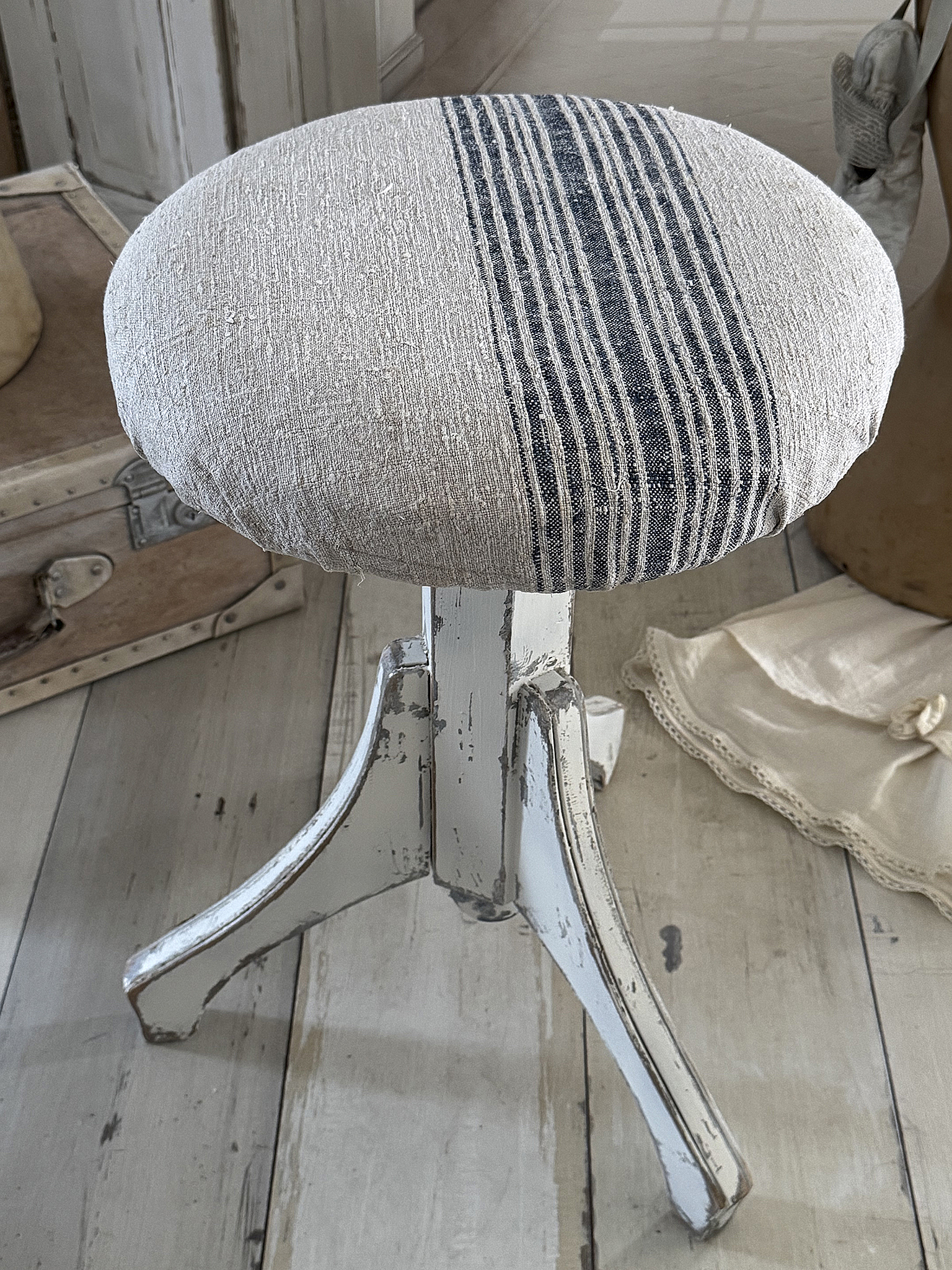 Wunderschöner vintage Klavierhocker mit altem Leinen***