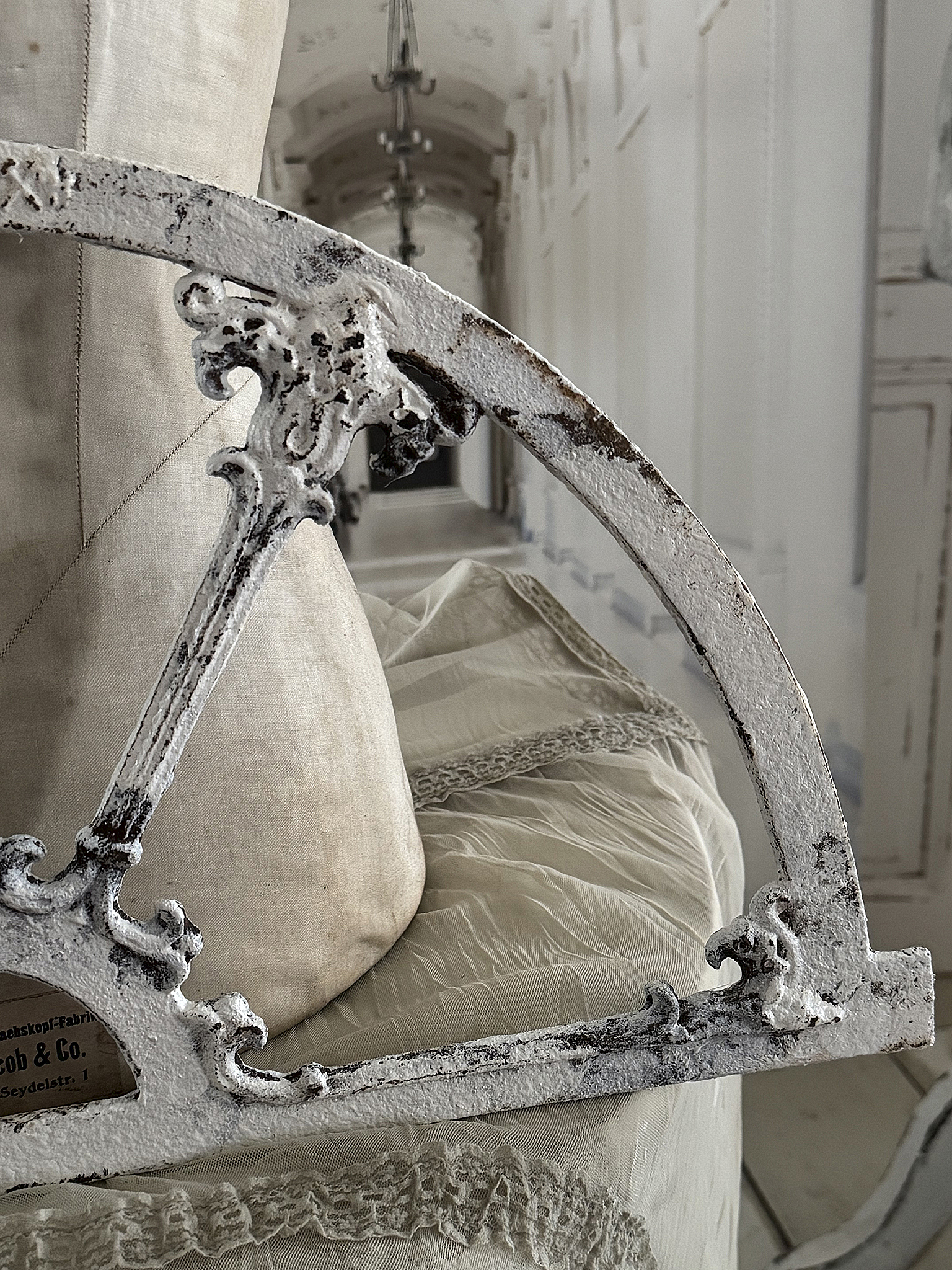 Antikes Stallfenster "shabby pur" ***