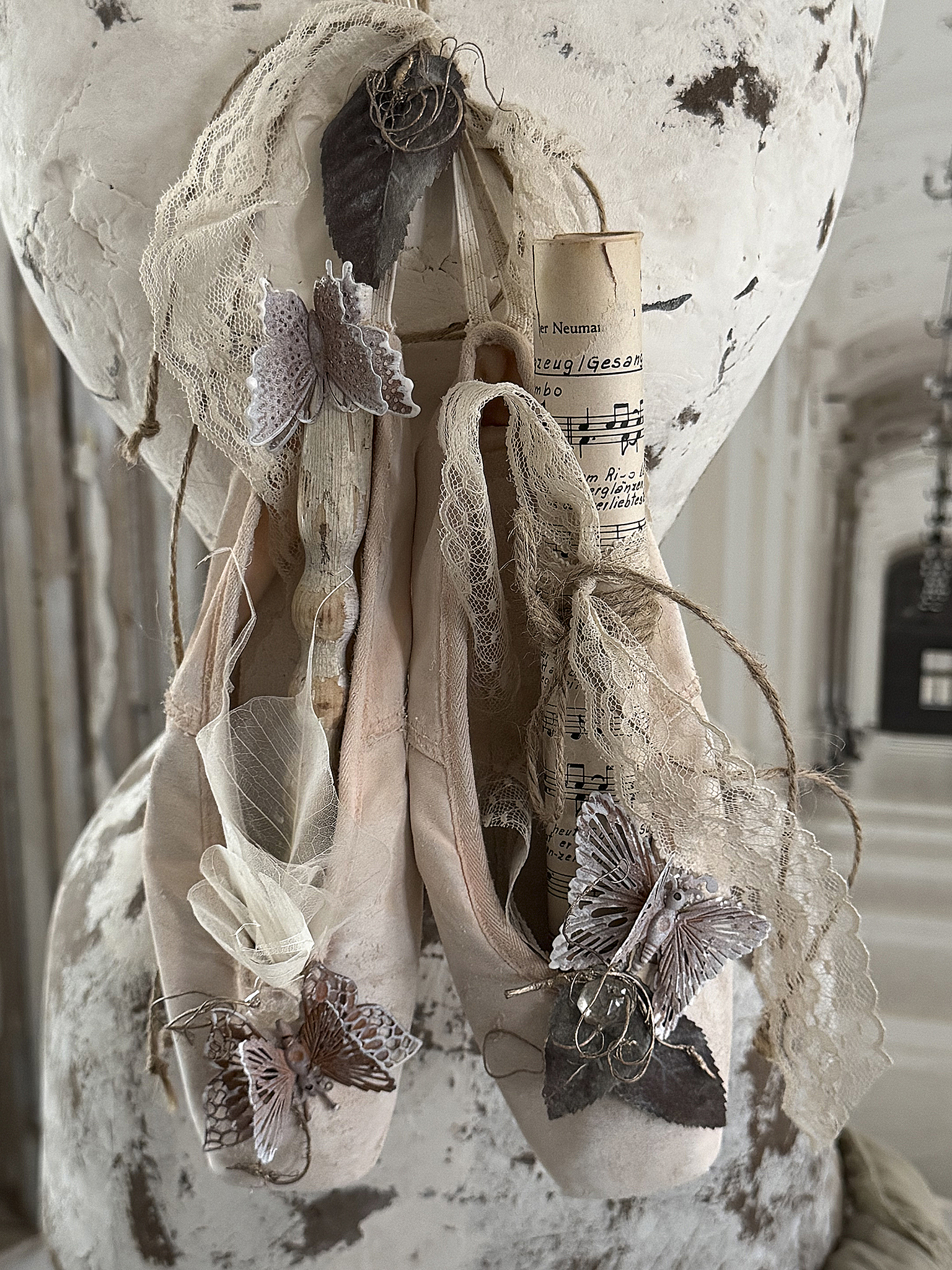 Vintage-Spitzenschuhe mit romantischer Deko***