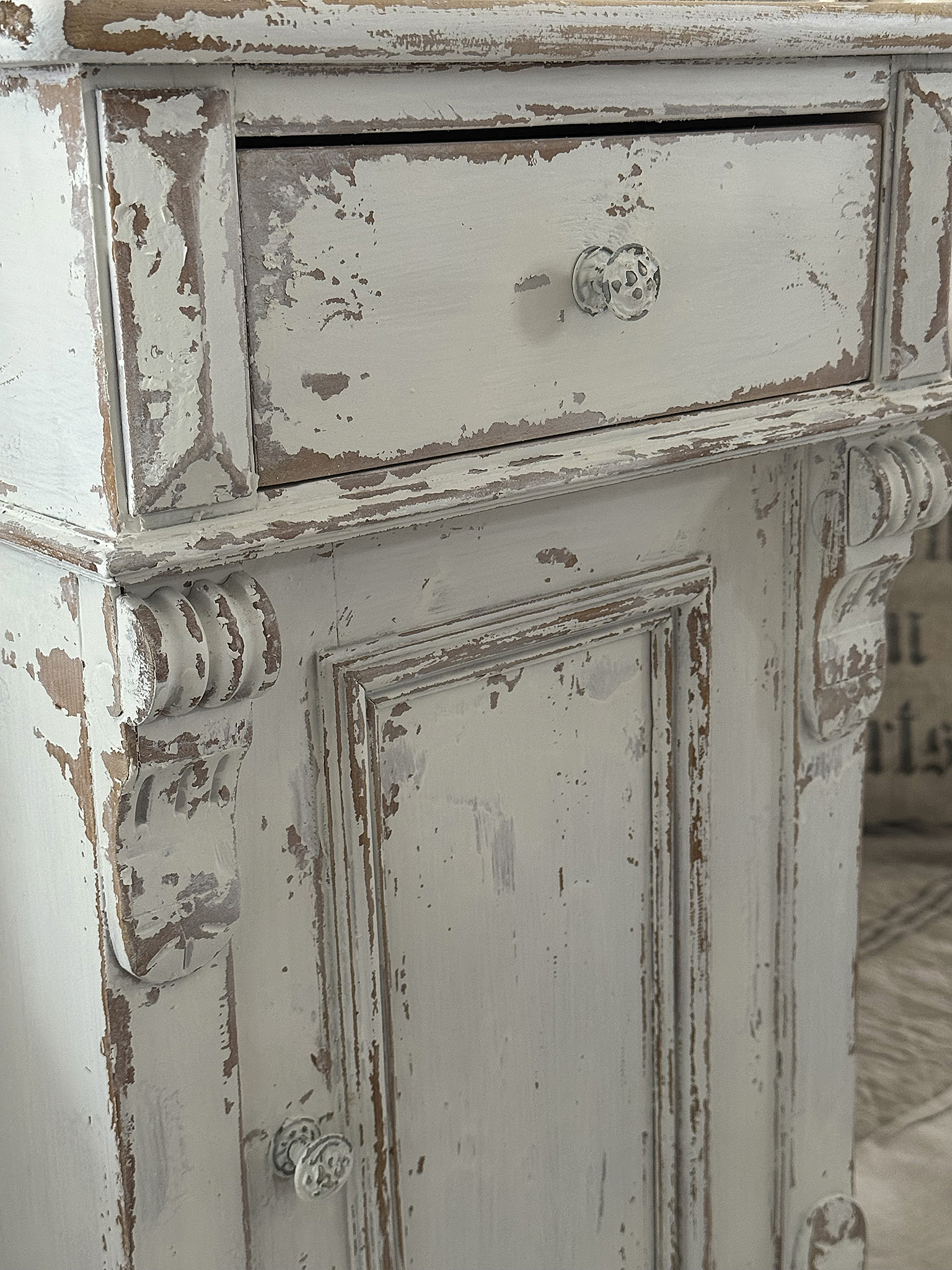 Reserviert! Antikes Beistellschränkchen Shabby-pur
