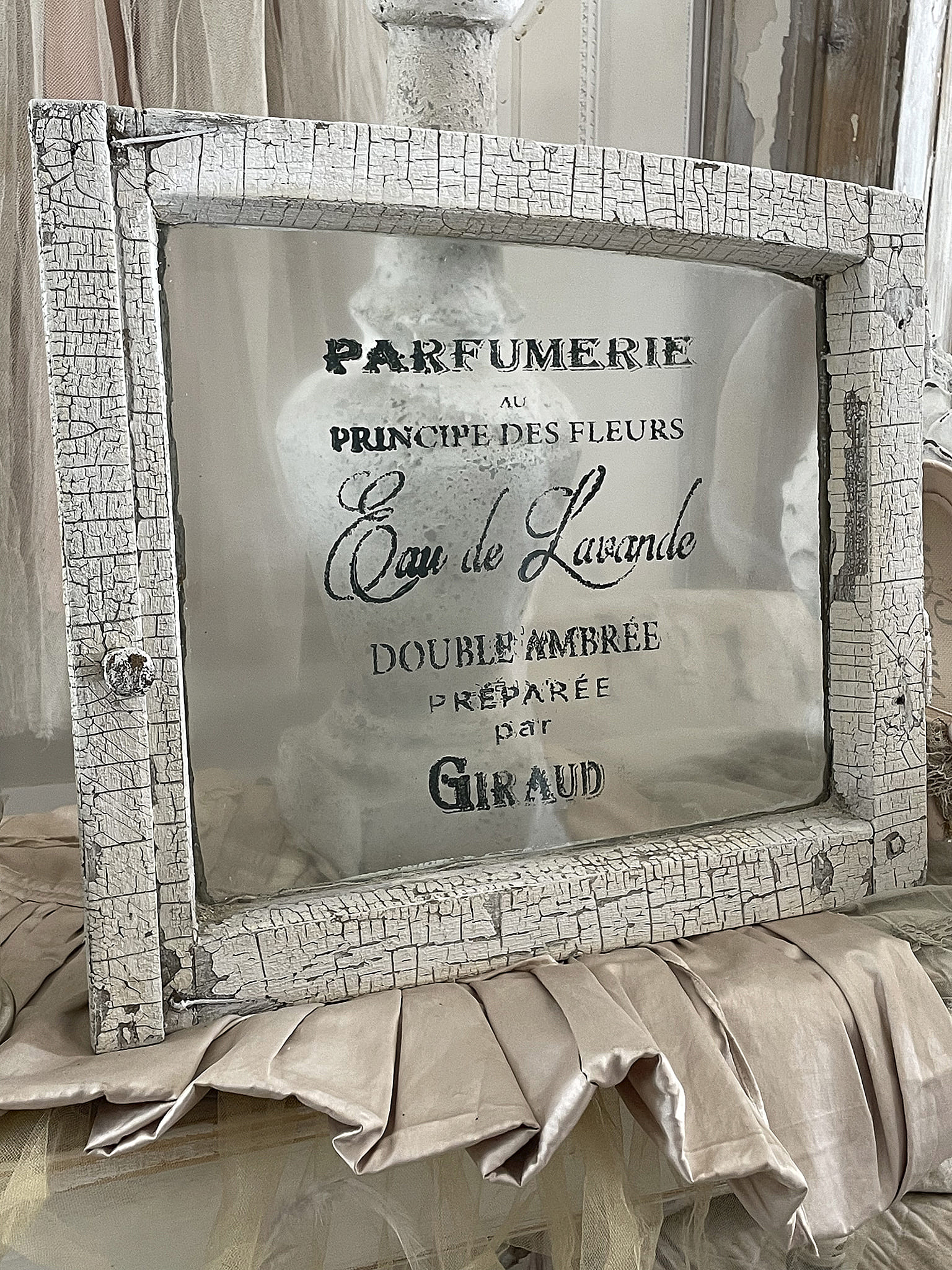 Antikes Parfumetikett mit der Aufschrift Eau de Lavande, gefertigt von Giraud, im Vintage-Stil