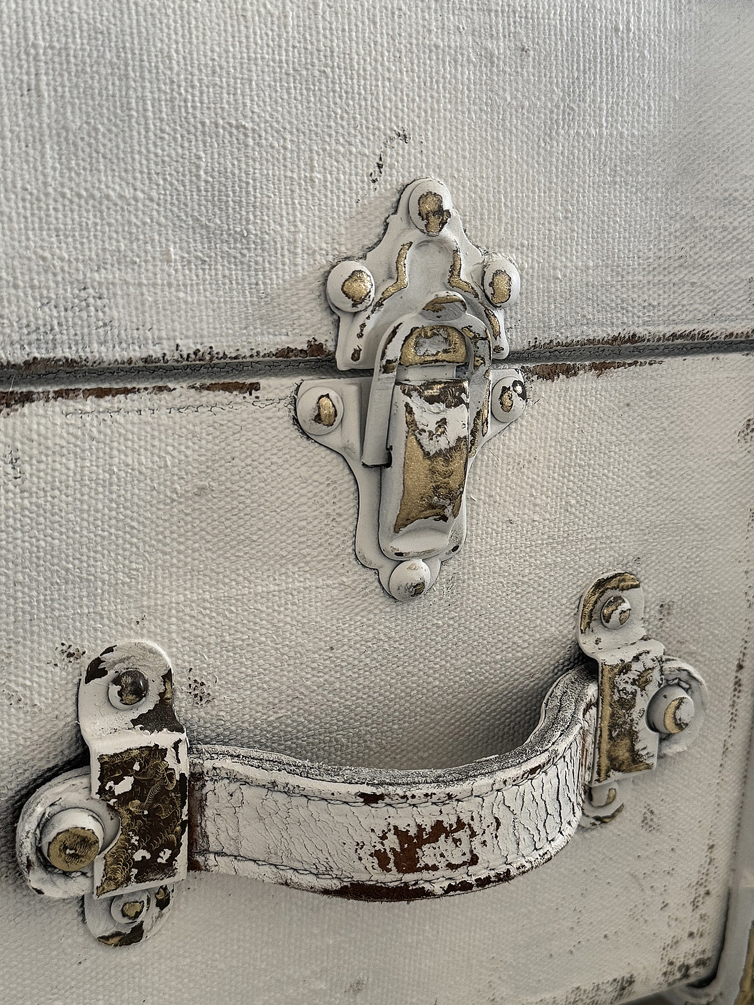 Antiker Überseekoffer im weißen Shabbykleid***