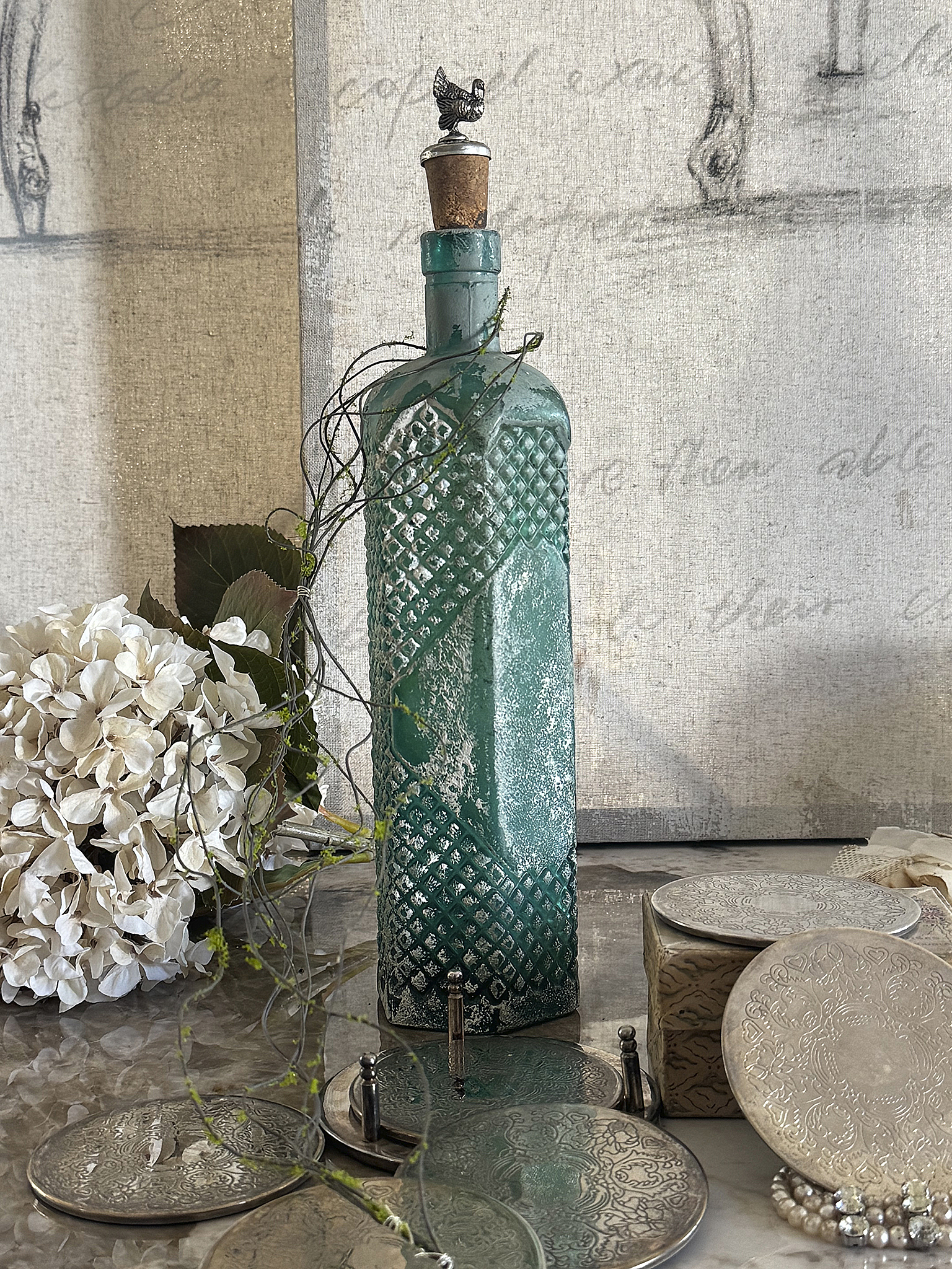 Antikes Vintage-Konvolut mit Glasflasche & Untersetzern aus Hotelsilber***