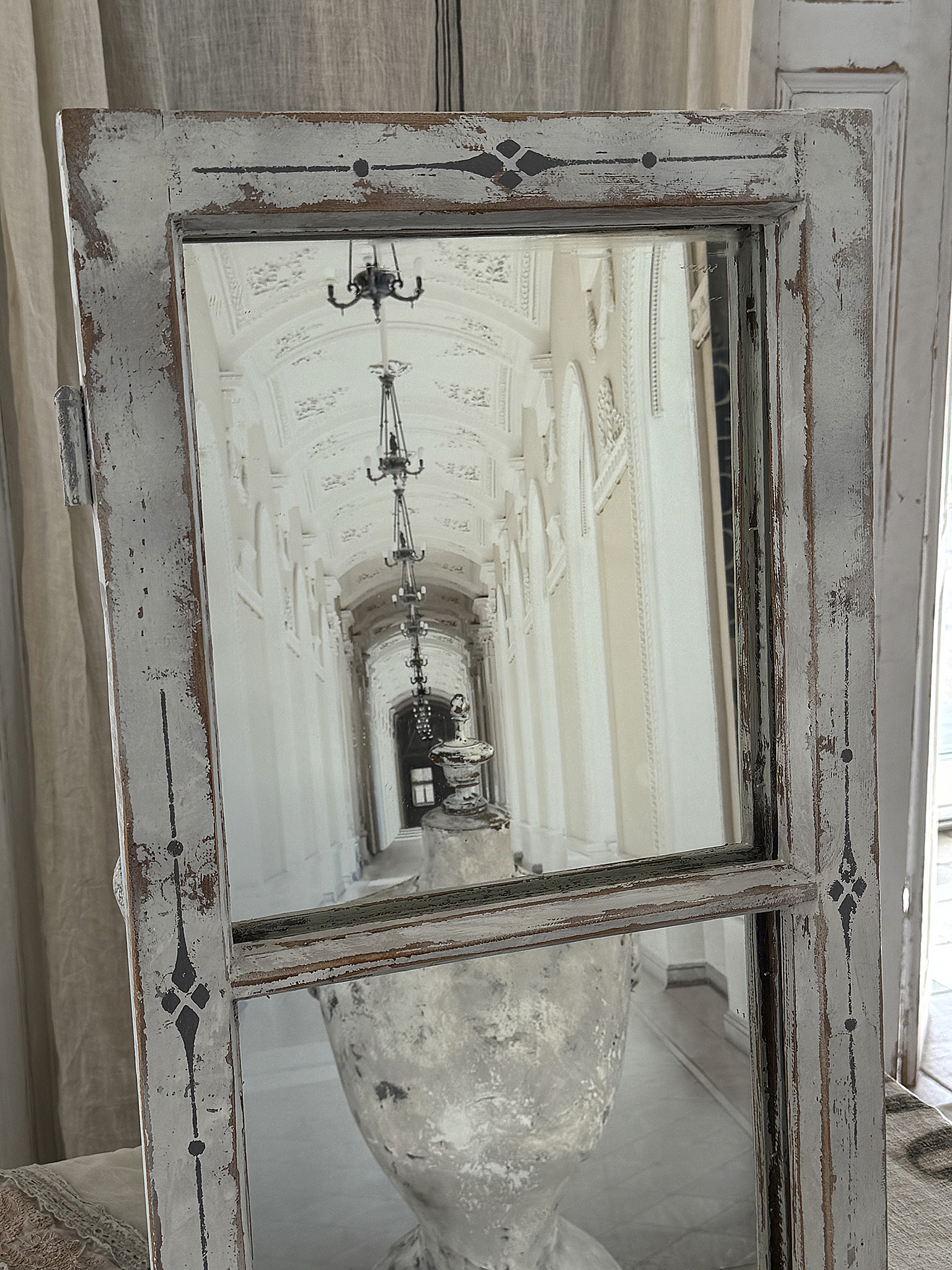 Altes Sprossenfenster als Spiegel – Shabby Chic****