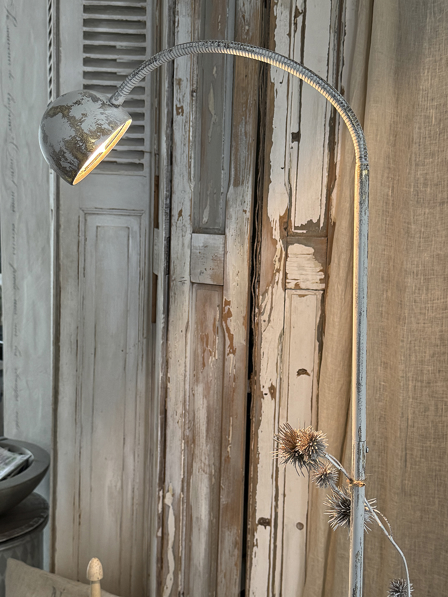 Zarte alte Stehlampe aus Messing – charmantes Vintage-Stück***