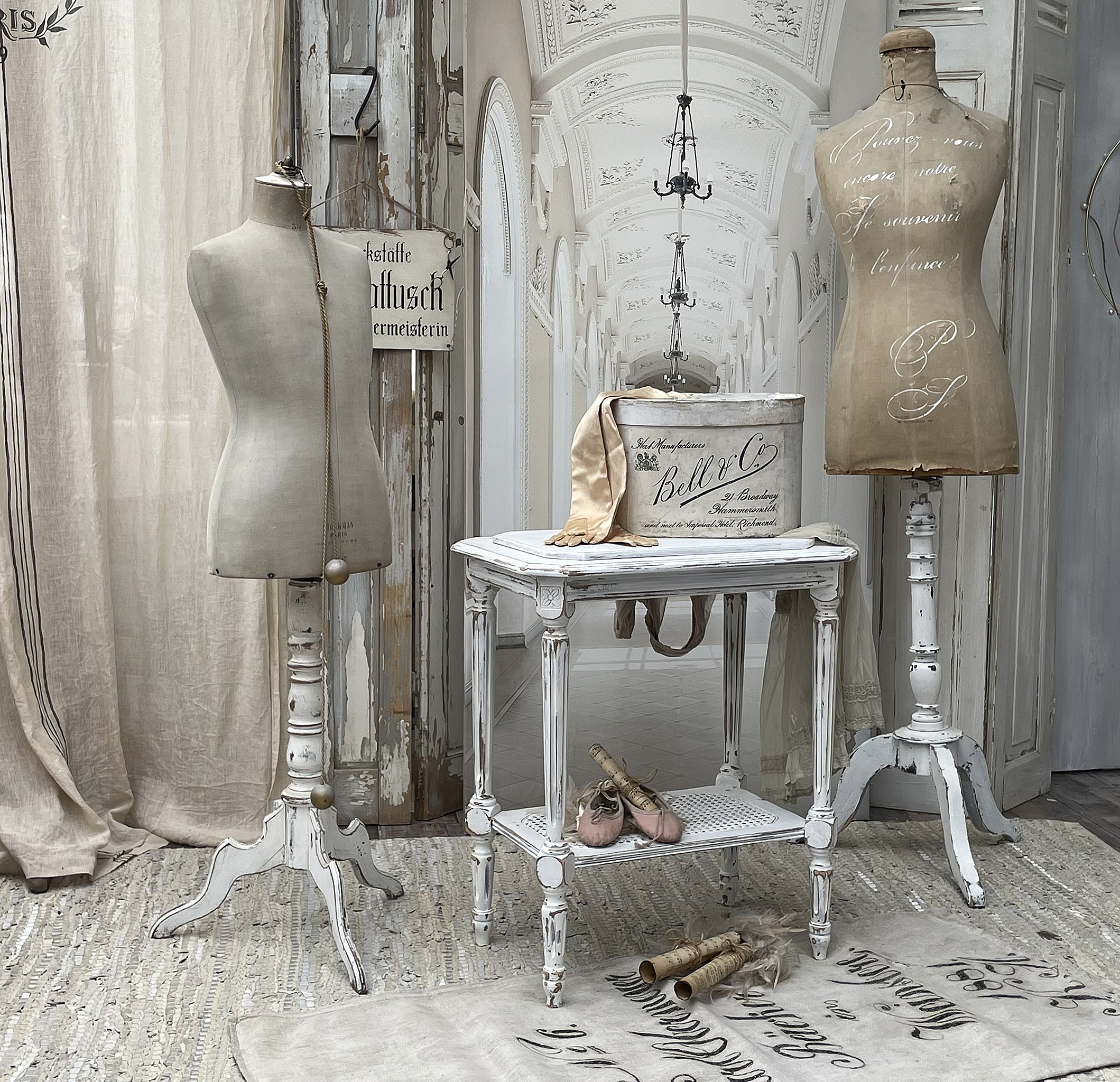 Reserviert! Alter Beistelltisch im Shabbykleid*** Reserviert! Alter Beistelltisch im Shabbykleid***
