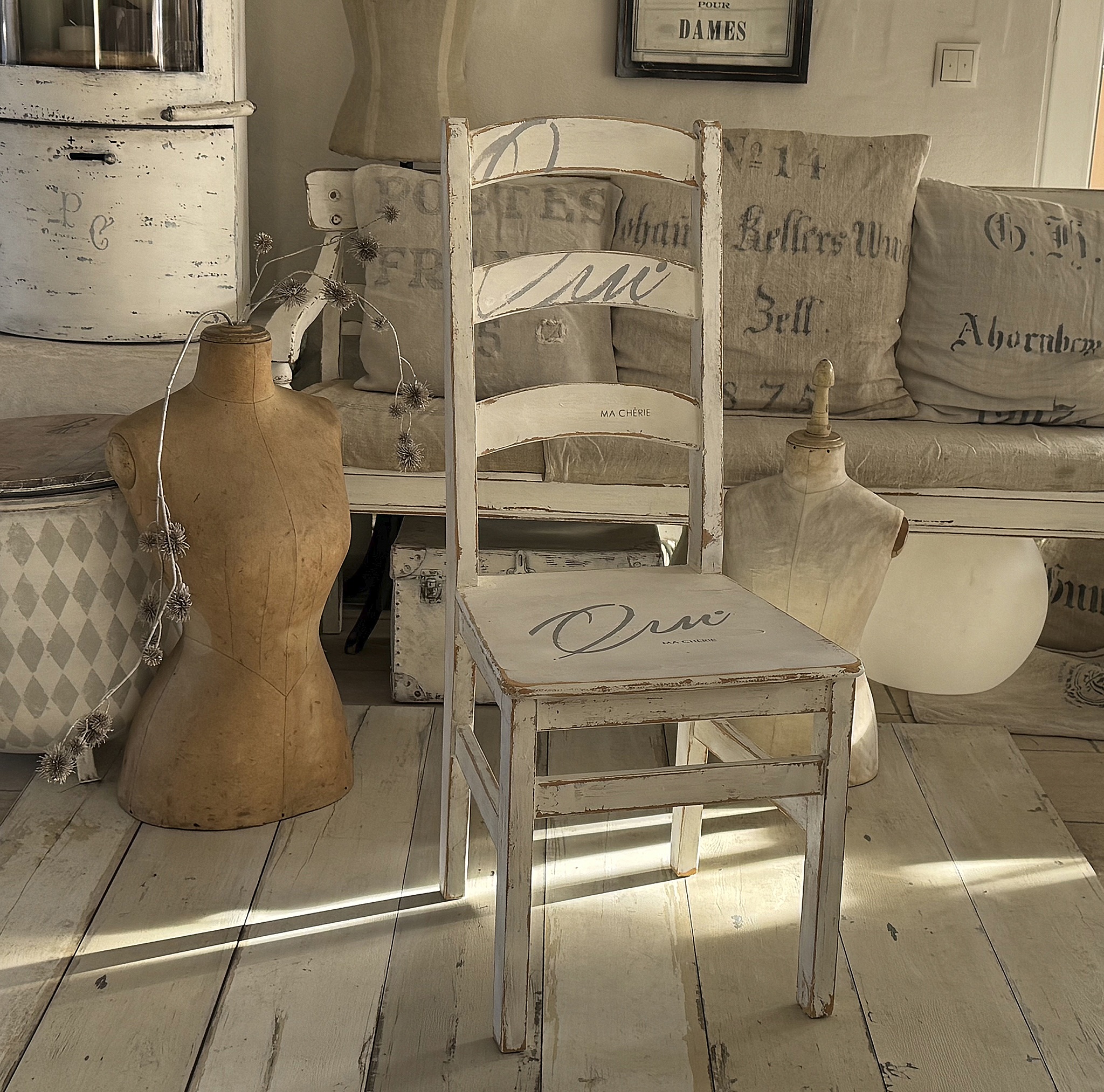 Hoher Holzstuhl Qui Ma Cherie***