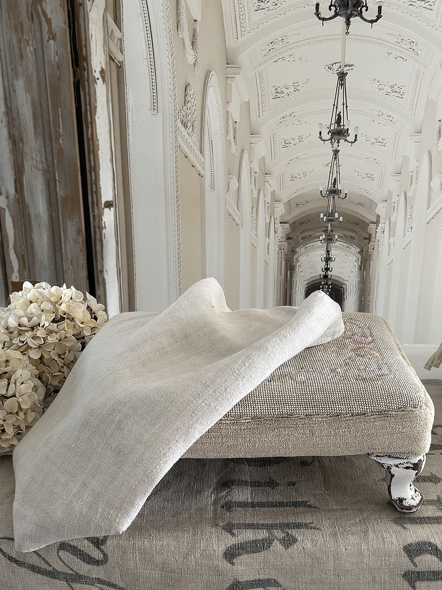  Verwandlungskünstler im Shabby-Look – Alter Gobelin-Fußhocker***