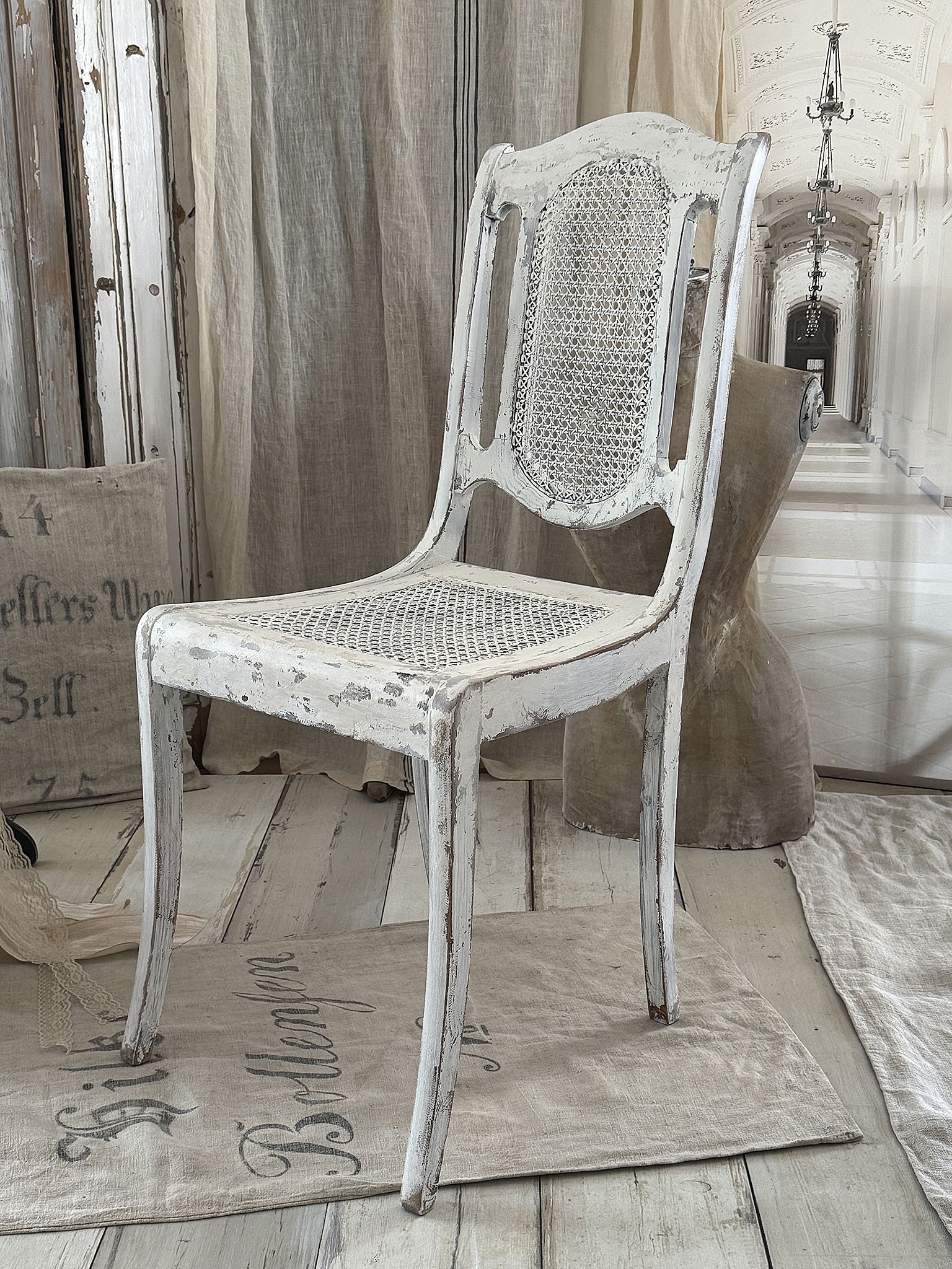  Antiker Biedermeier-Stuhl mit Wiener Geflecht – Shabby-Chic mit Charakter***