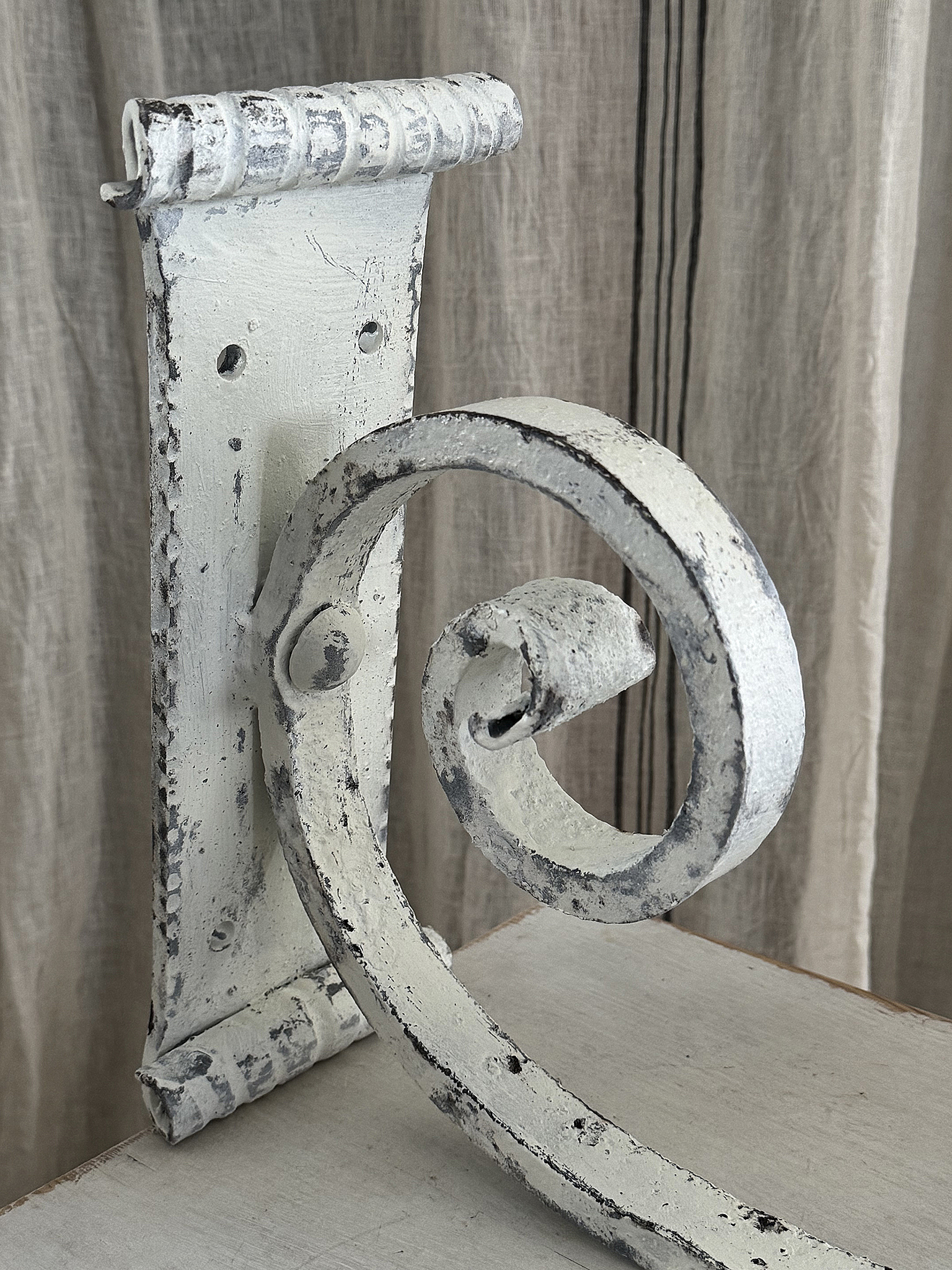 Antiker Wandausleger aus Gusseisen – imposantes Shabby-Unikat***