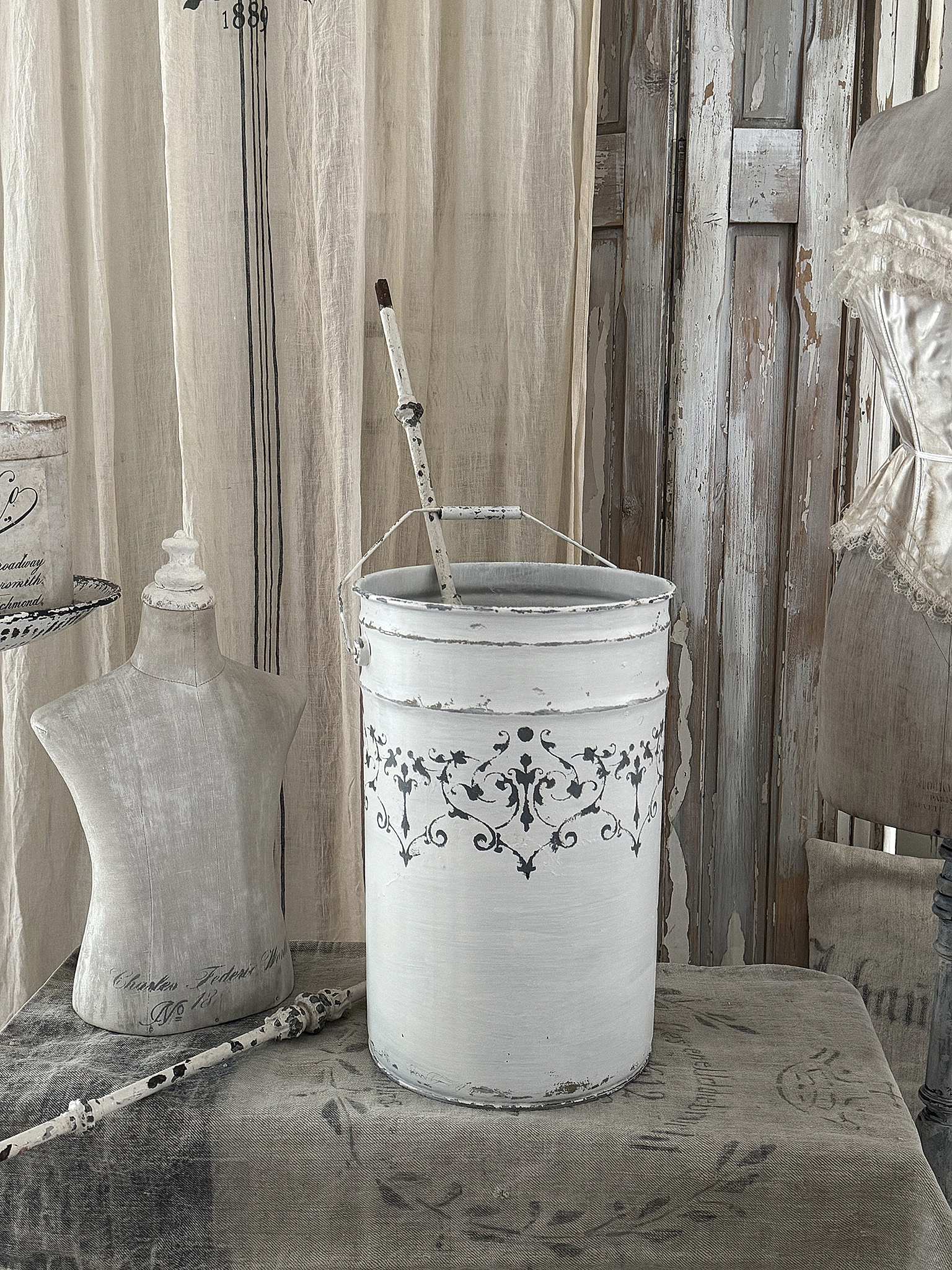 Reserviert! Eimer aus Aluminium Ornament***