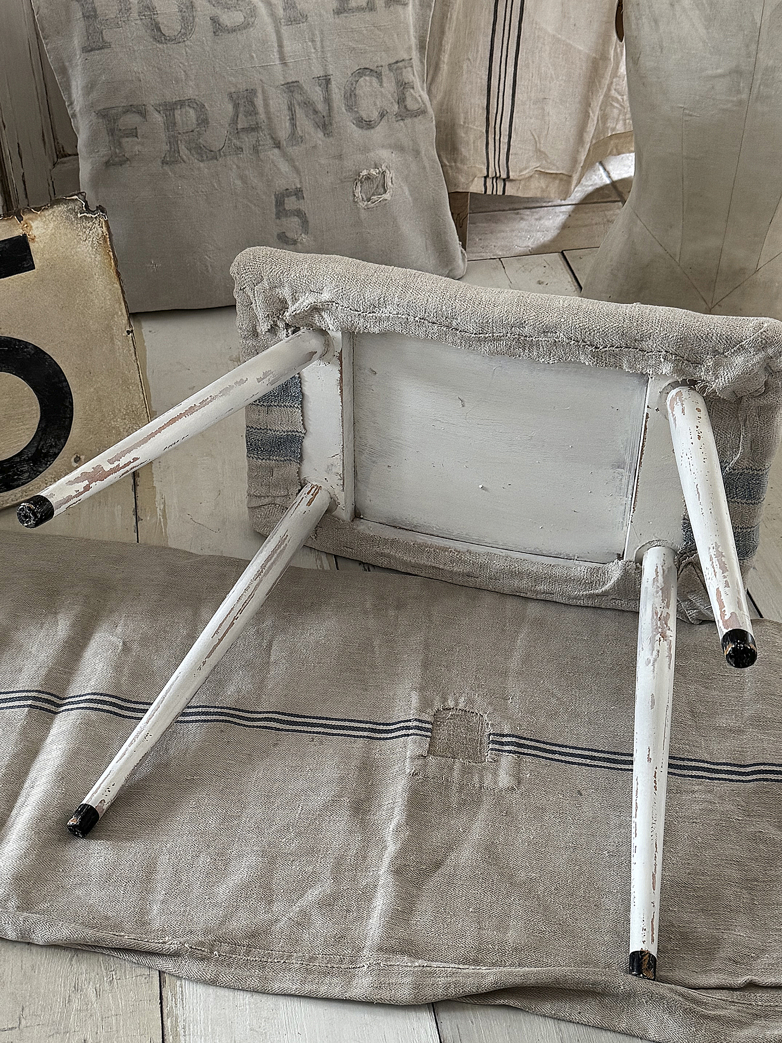 Hocker mit altem Leinen***