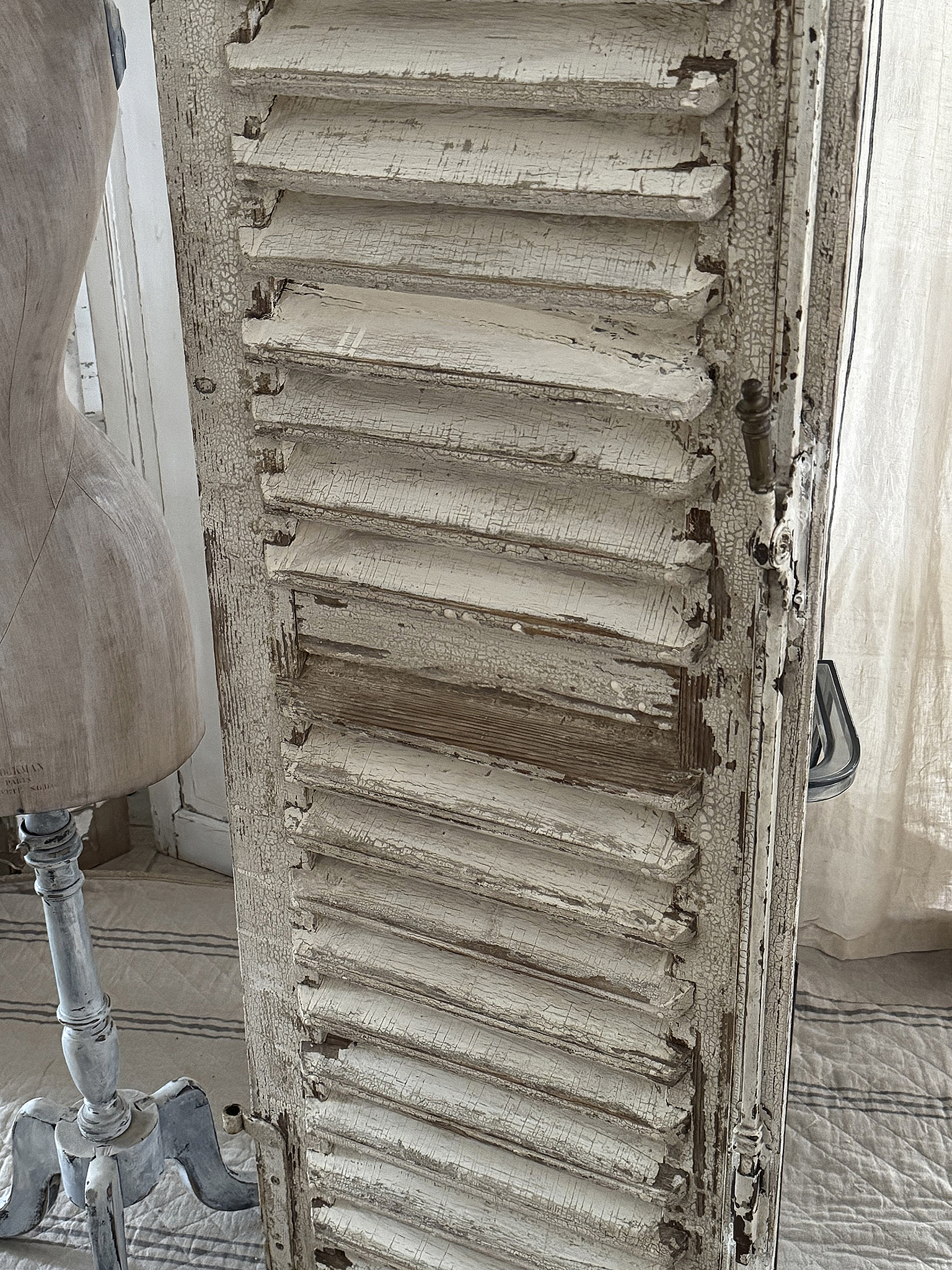 Großer antiker Lamellenladen mit Hebelgriff***