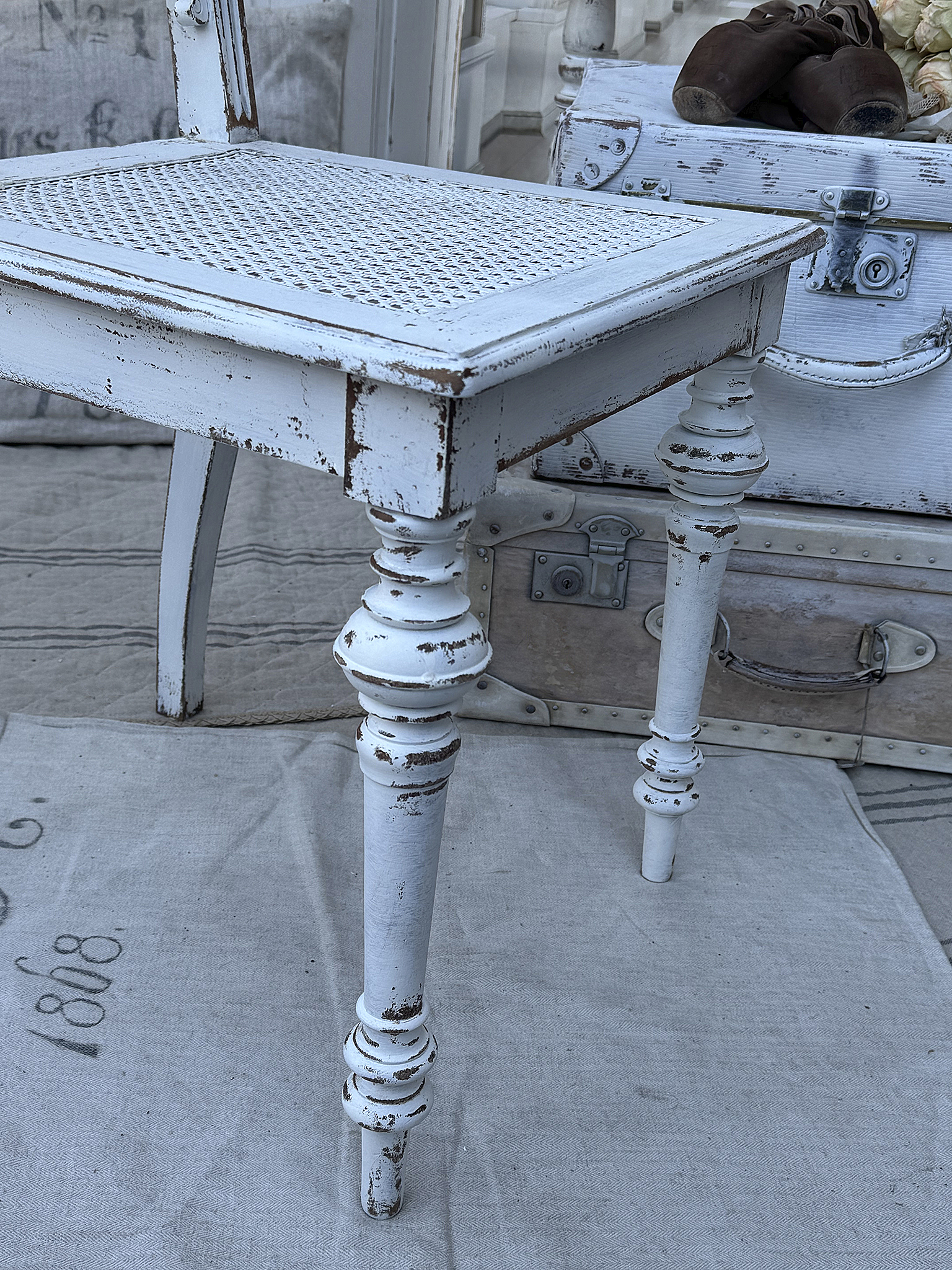 Shabby-Stuhl mit Wienergeflecht