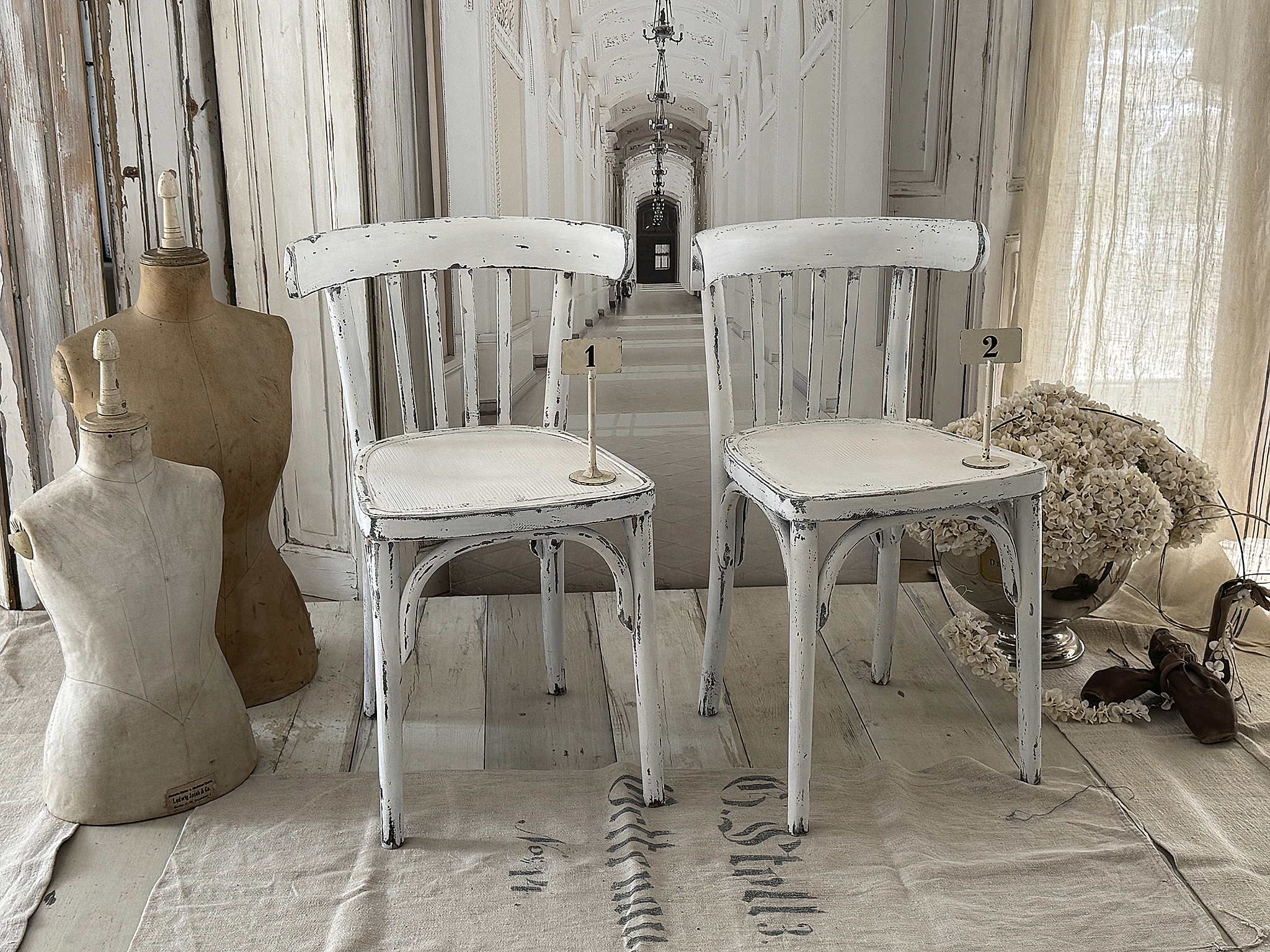 Antiker Bugholzstuhl – Matt-Weiß – Shabby Chic – Vintage Stuhl mit Patina***