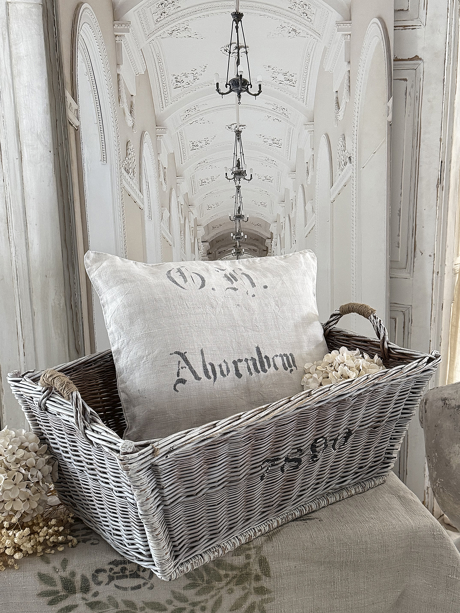 Alter Weidenkorb mit sanftem Vintage-Flair***