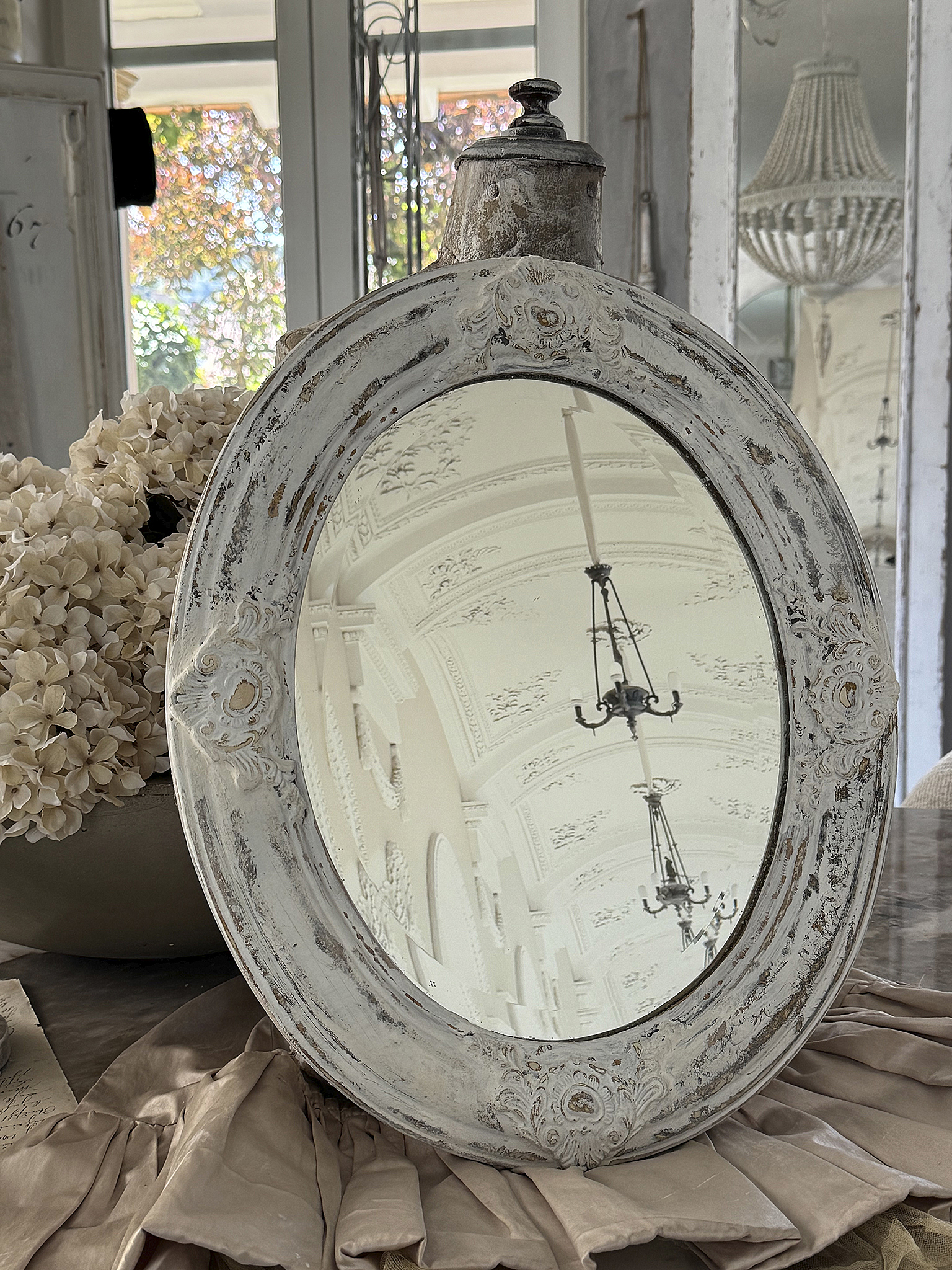 Romantischer alter Wandspiegel im Shabby-Chic***
