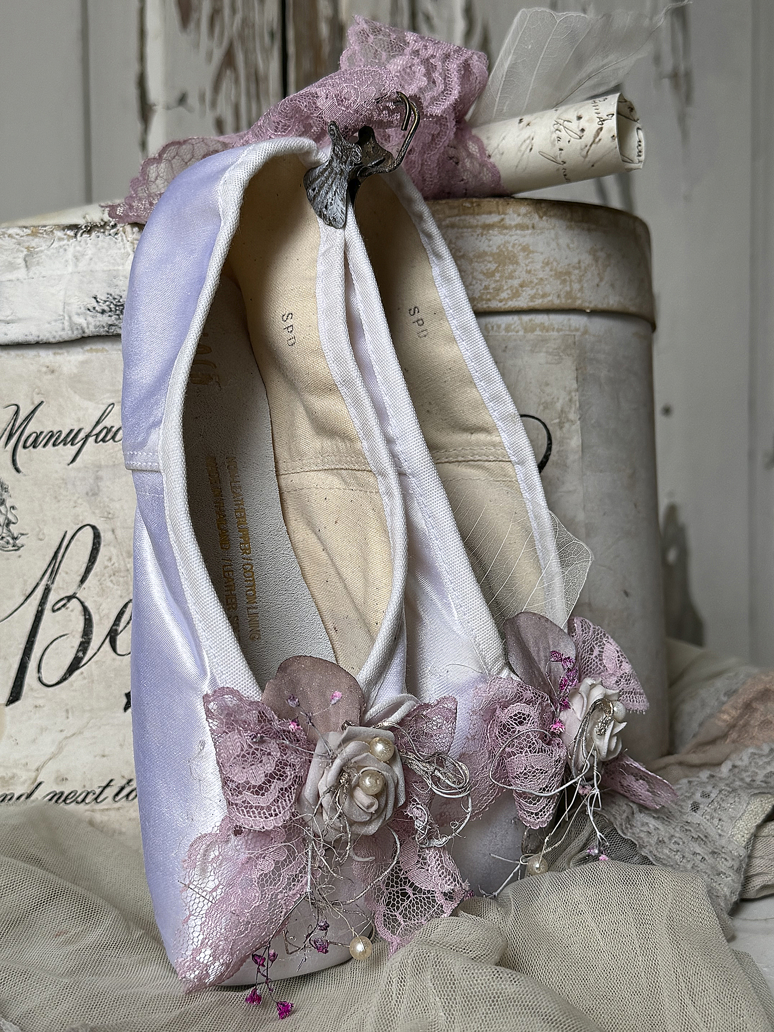 Weiße Spitzen-Ballettschuhe – ein romantisches Shabby-Unikat***